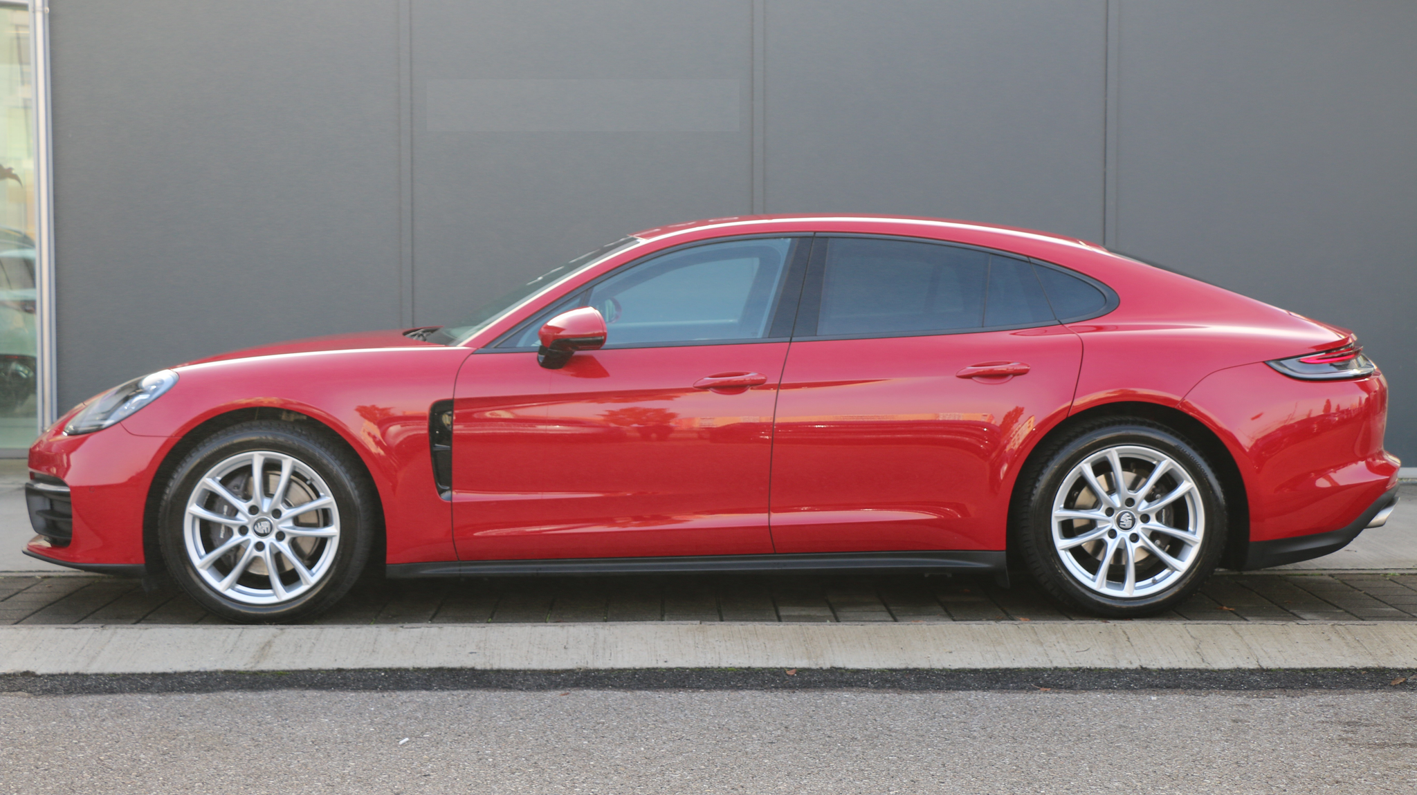 listing desktop thumbnail image 2