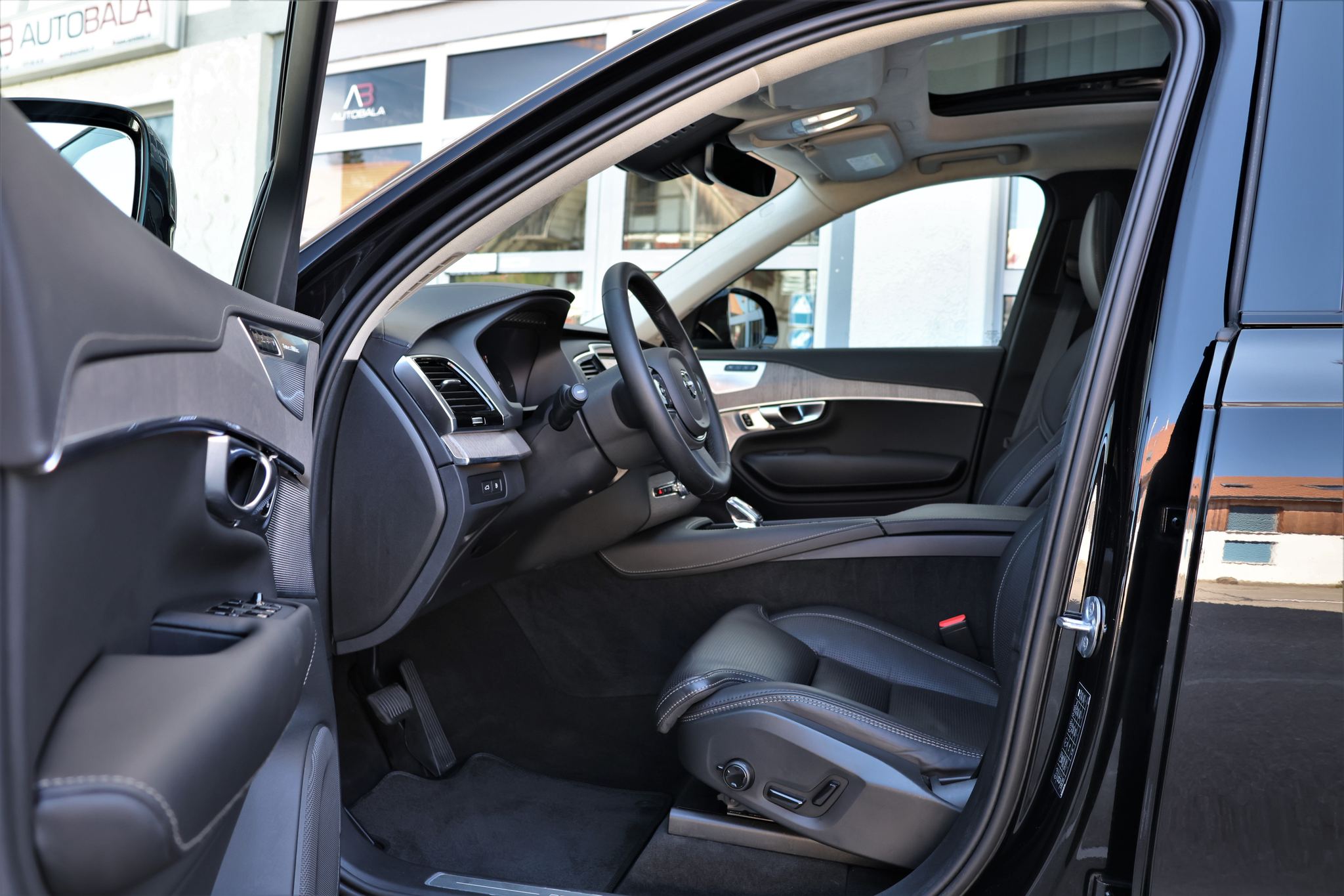 listing desktop thumbnail image 7