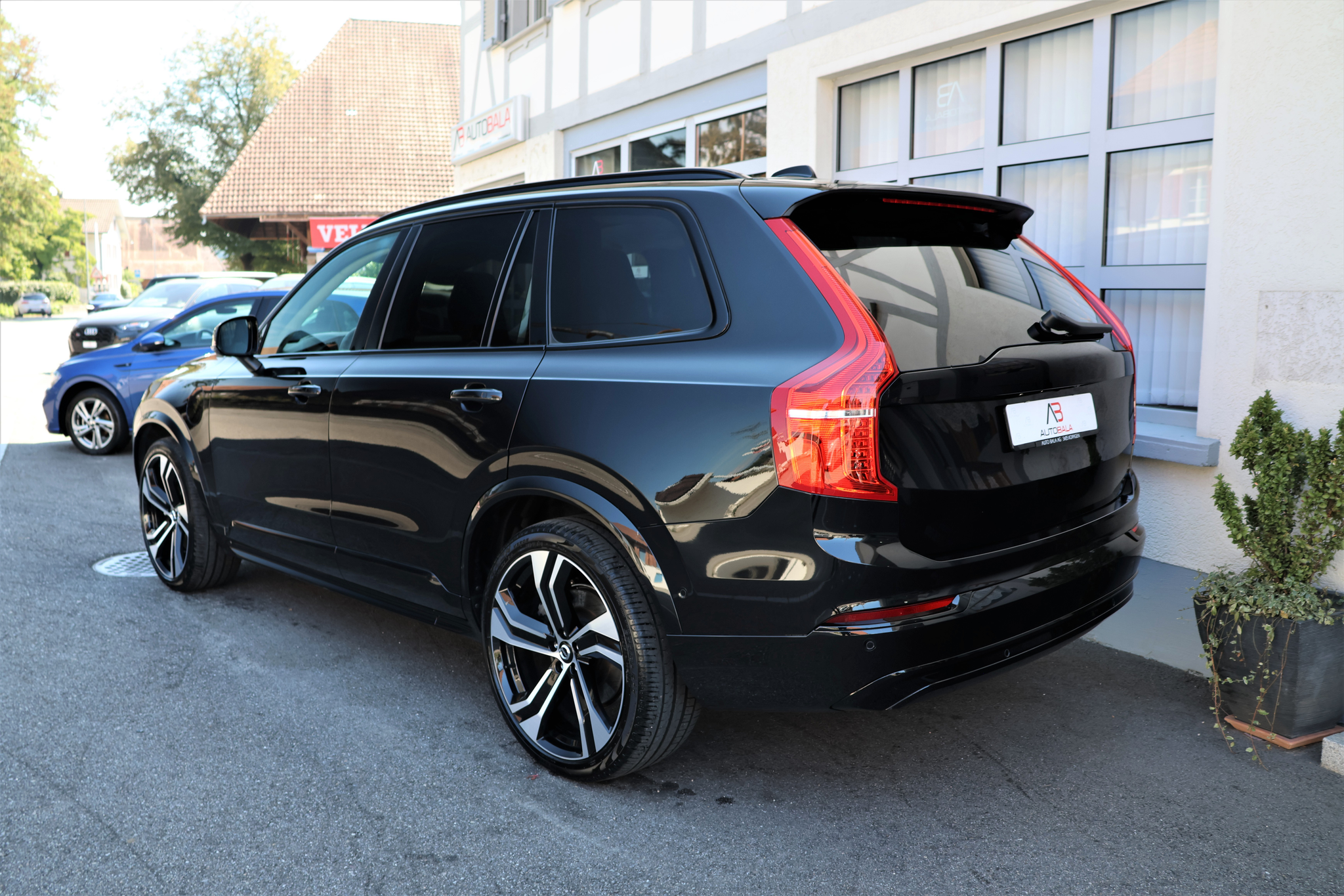 listing desktop thumbnail image 5