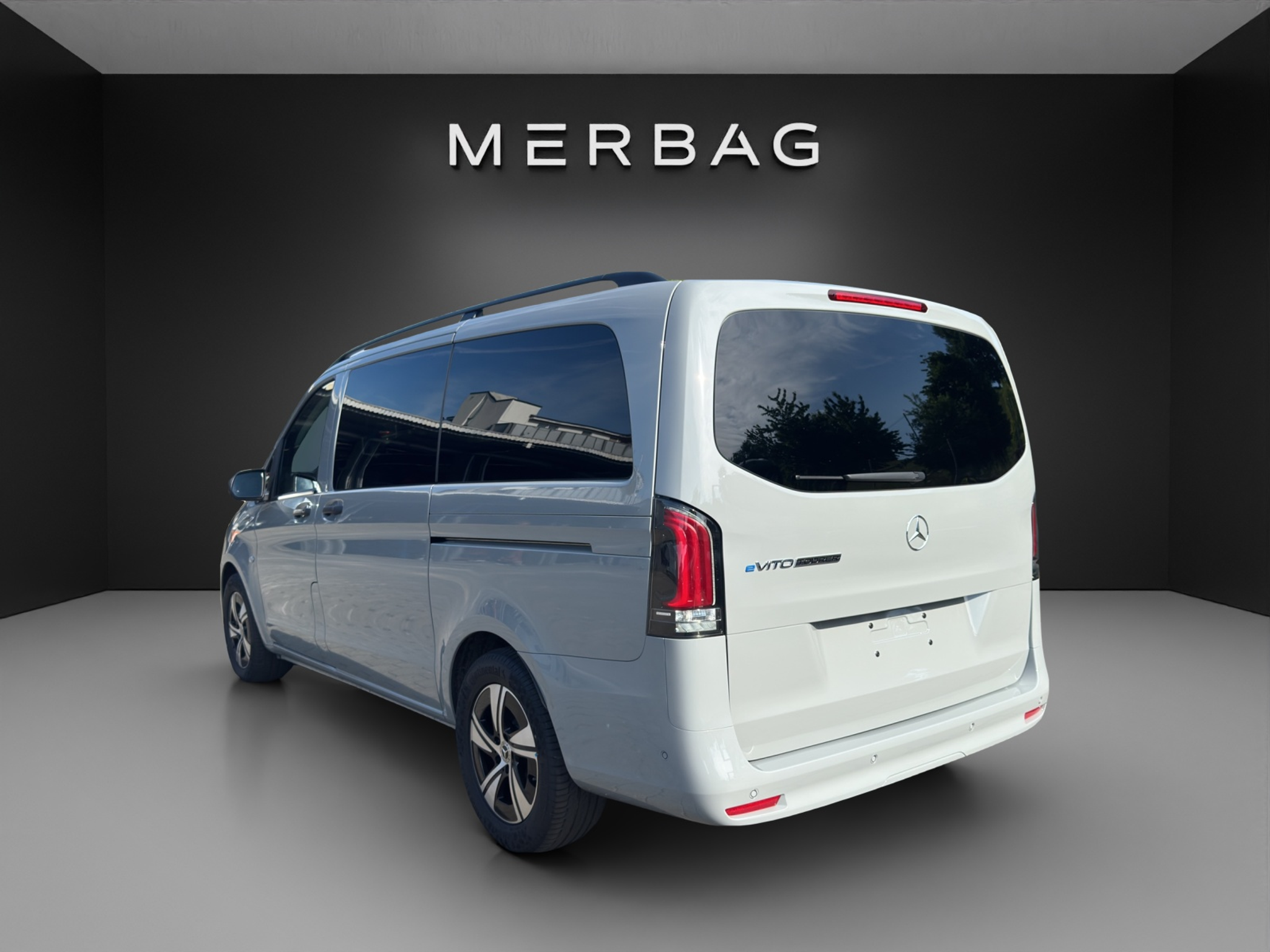 listing desktop thumbnail image 3