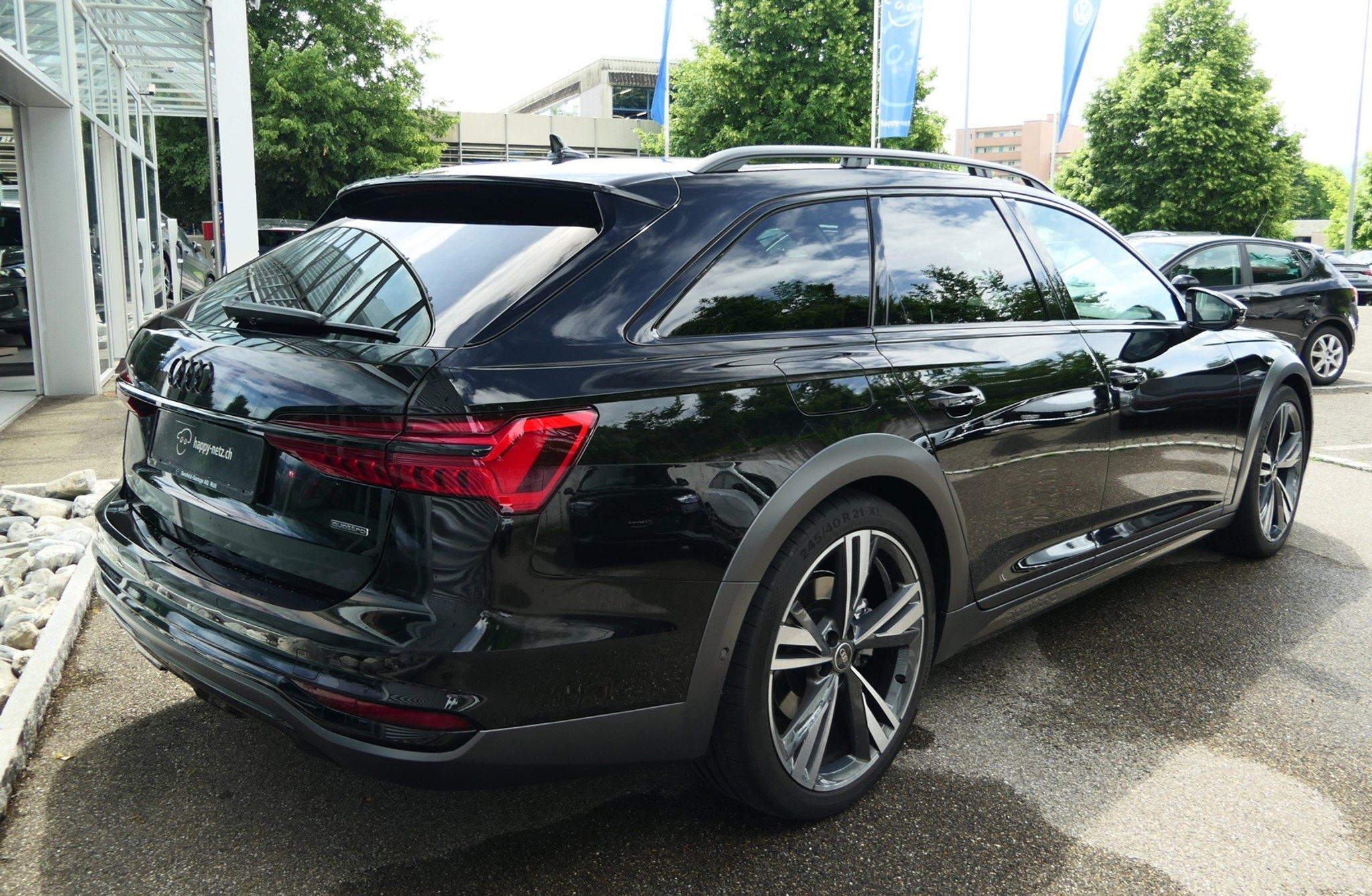 listing desktop thumbnail image 3