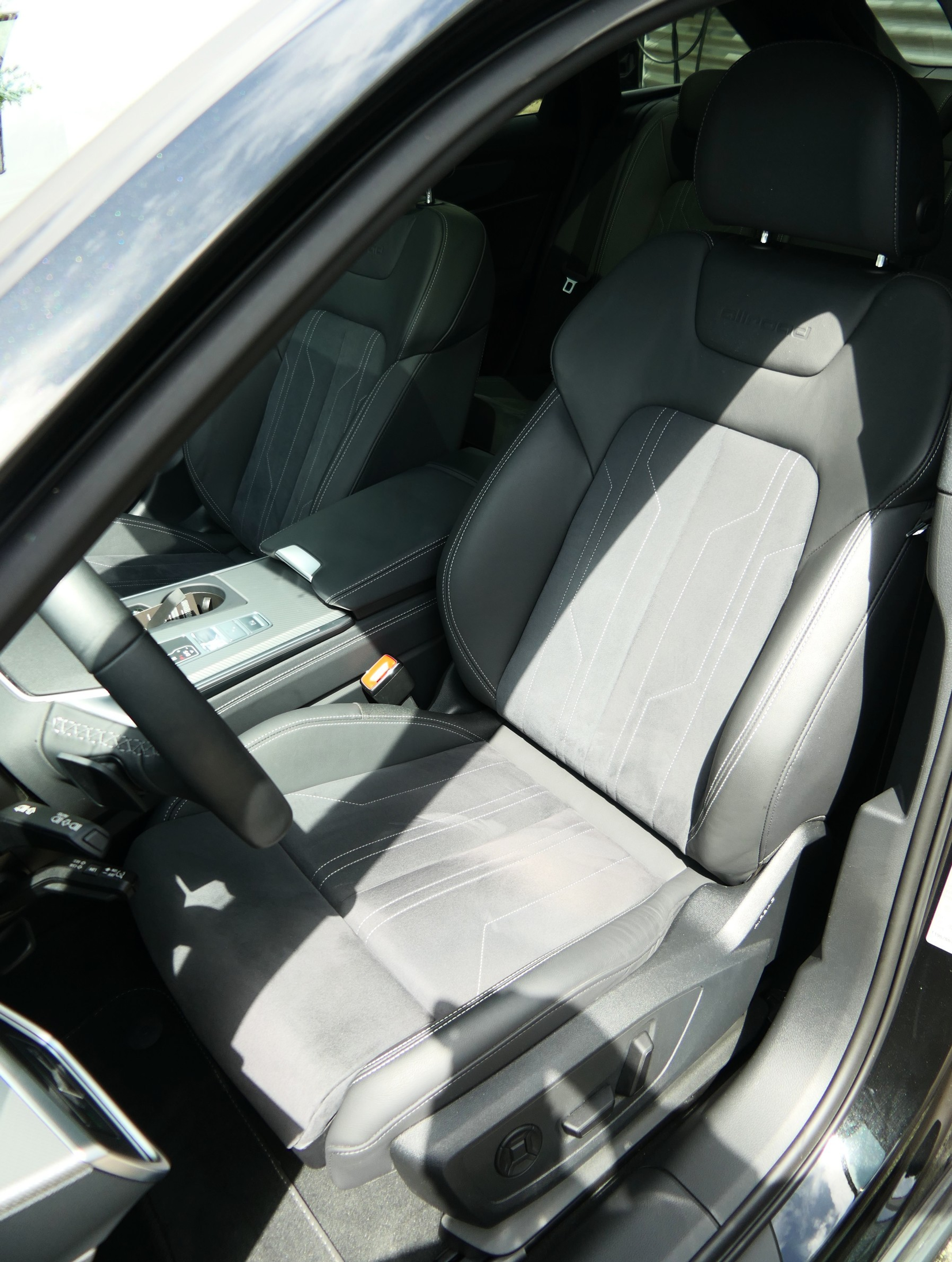 listing desktop thumbnail image 4