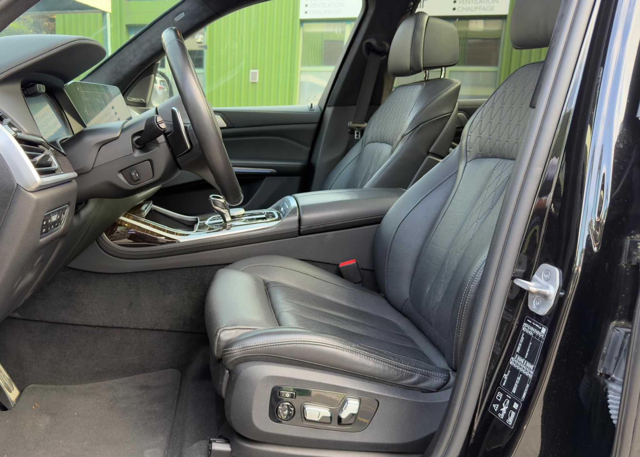 listing desktop thumbnail image 9