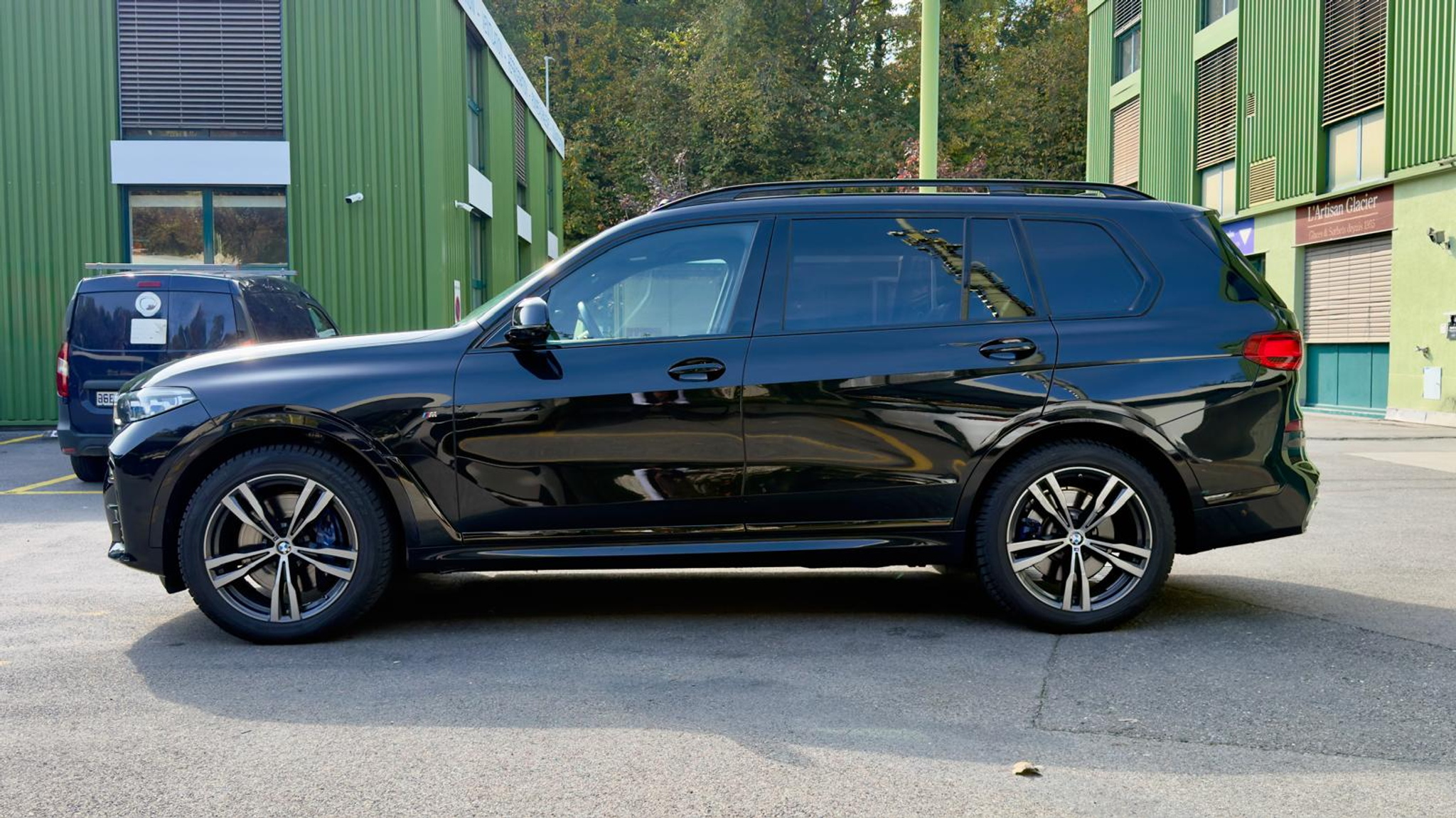 listing desktop thumbnail image 1