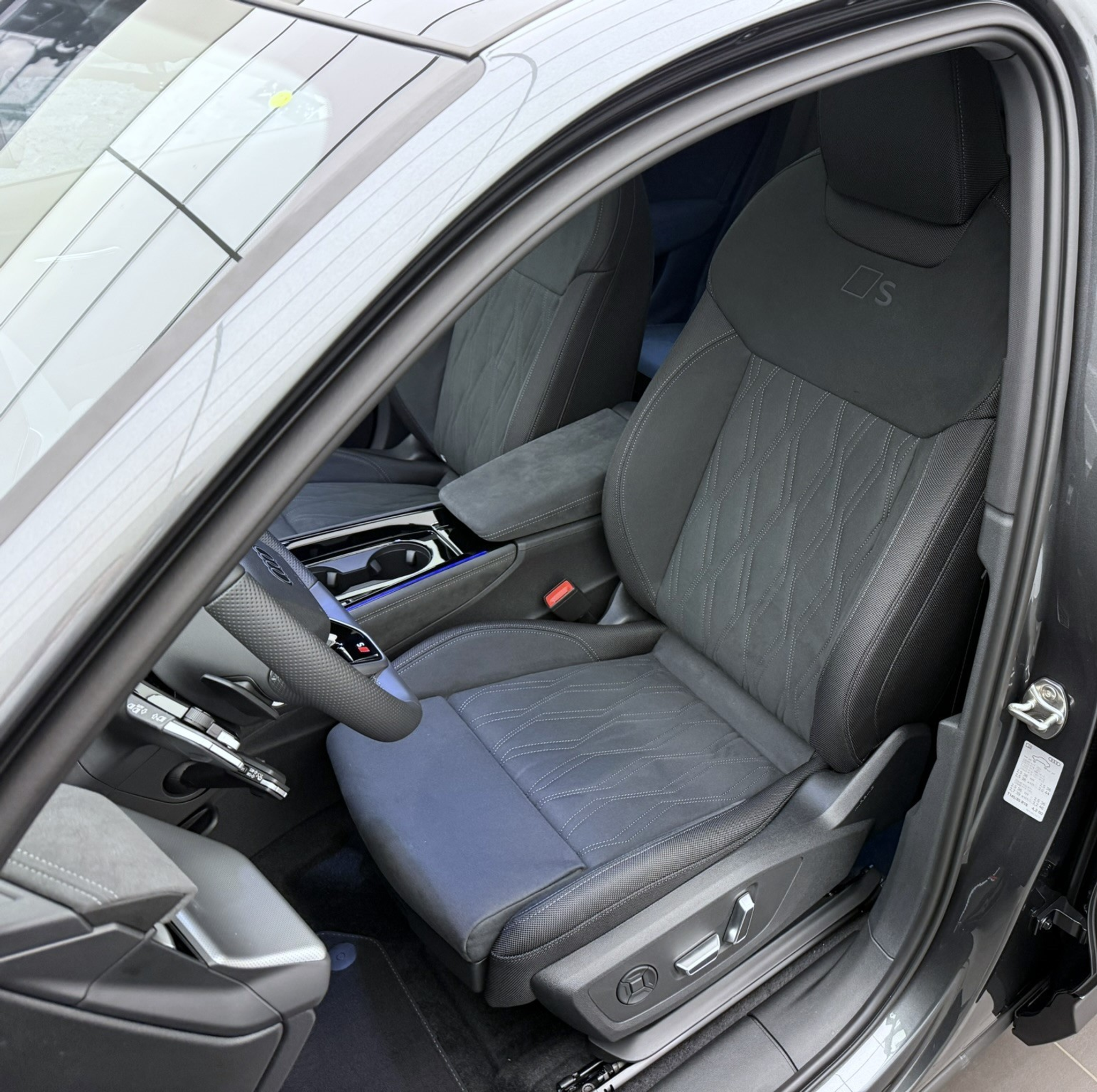 listing desktop thumbnail image 4