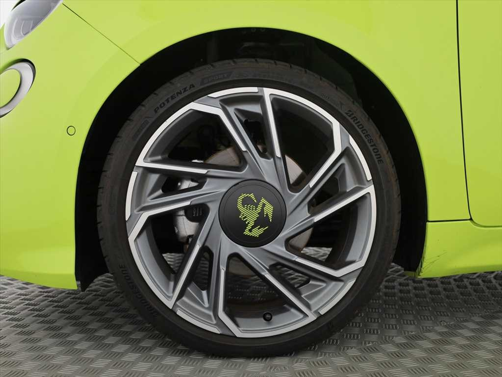 listing desktop thumbnail image 3