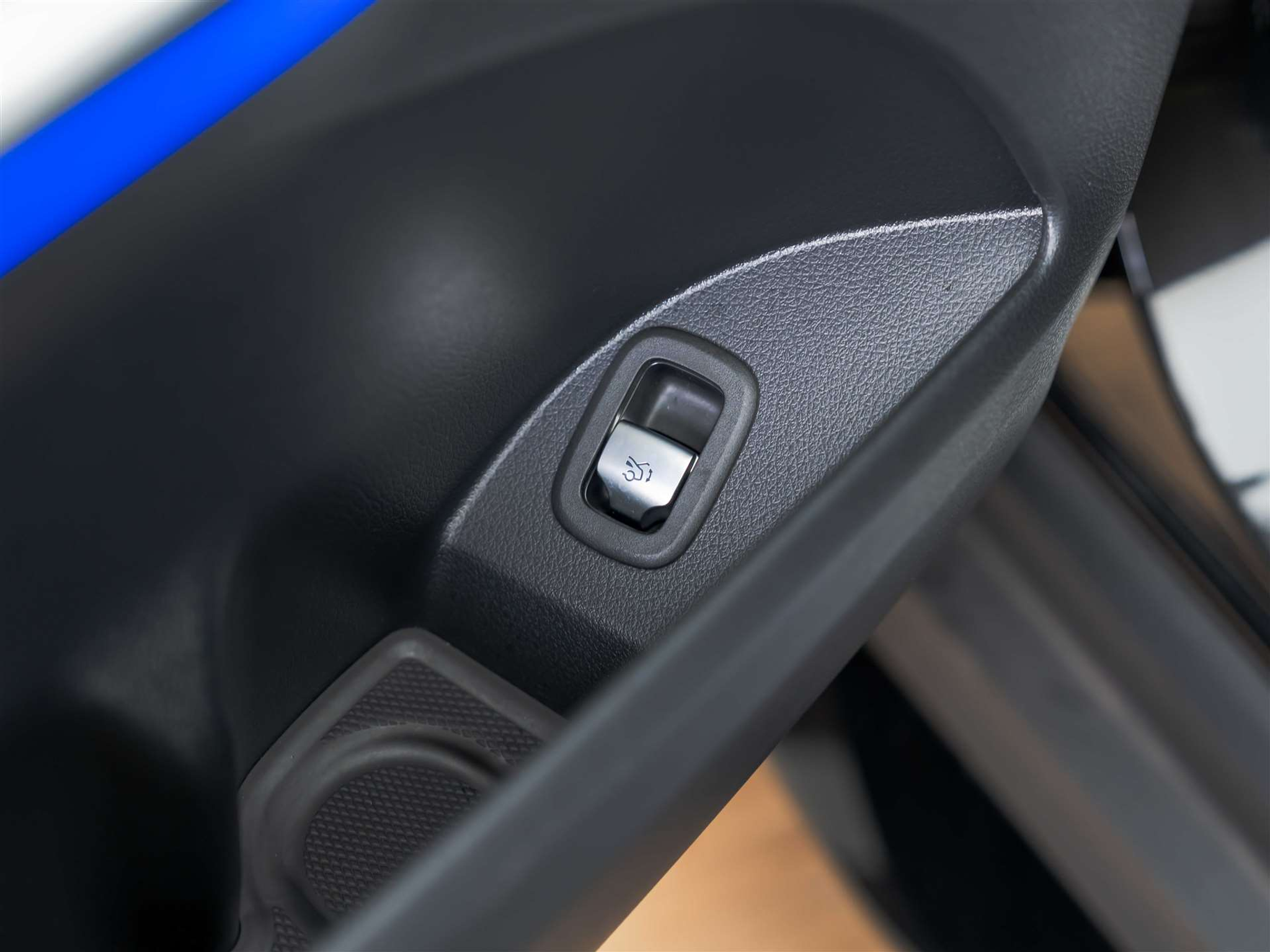 listing desktop thumbnail image 23