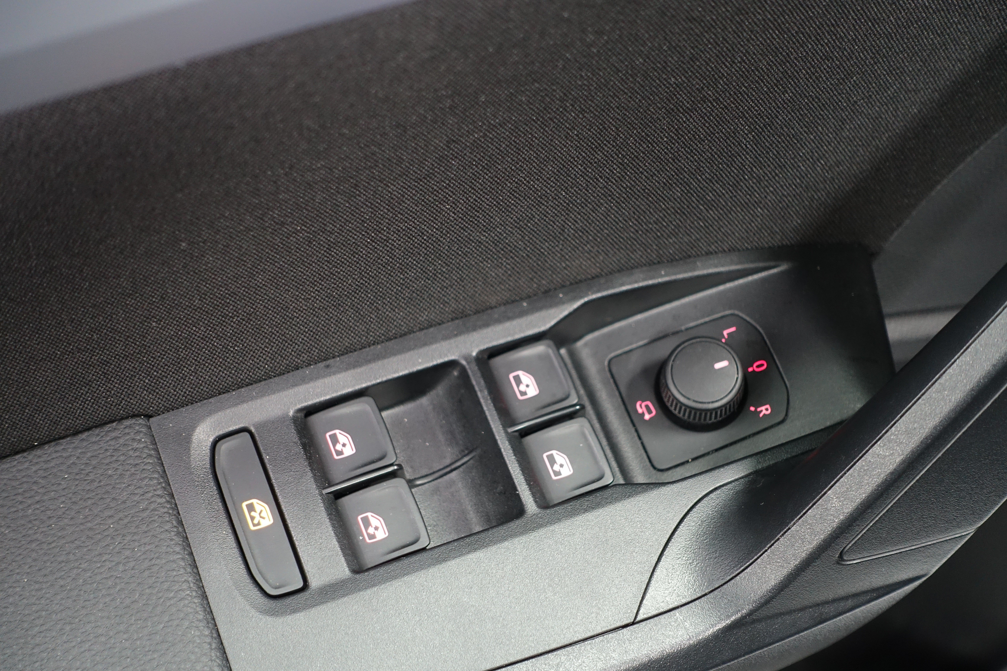 listing desktop thumbnail image 14