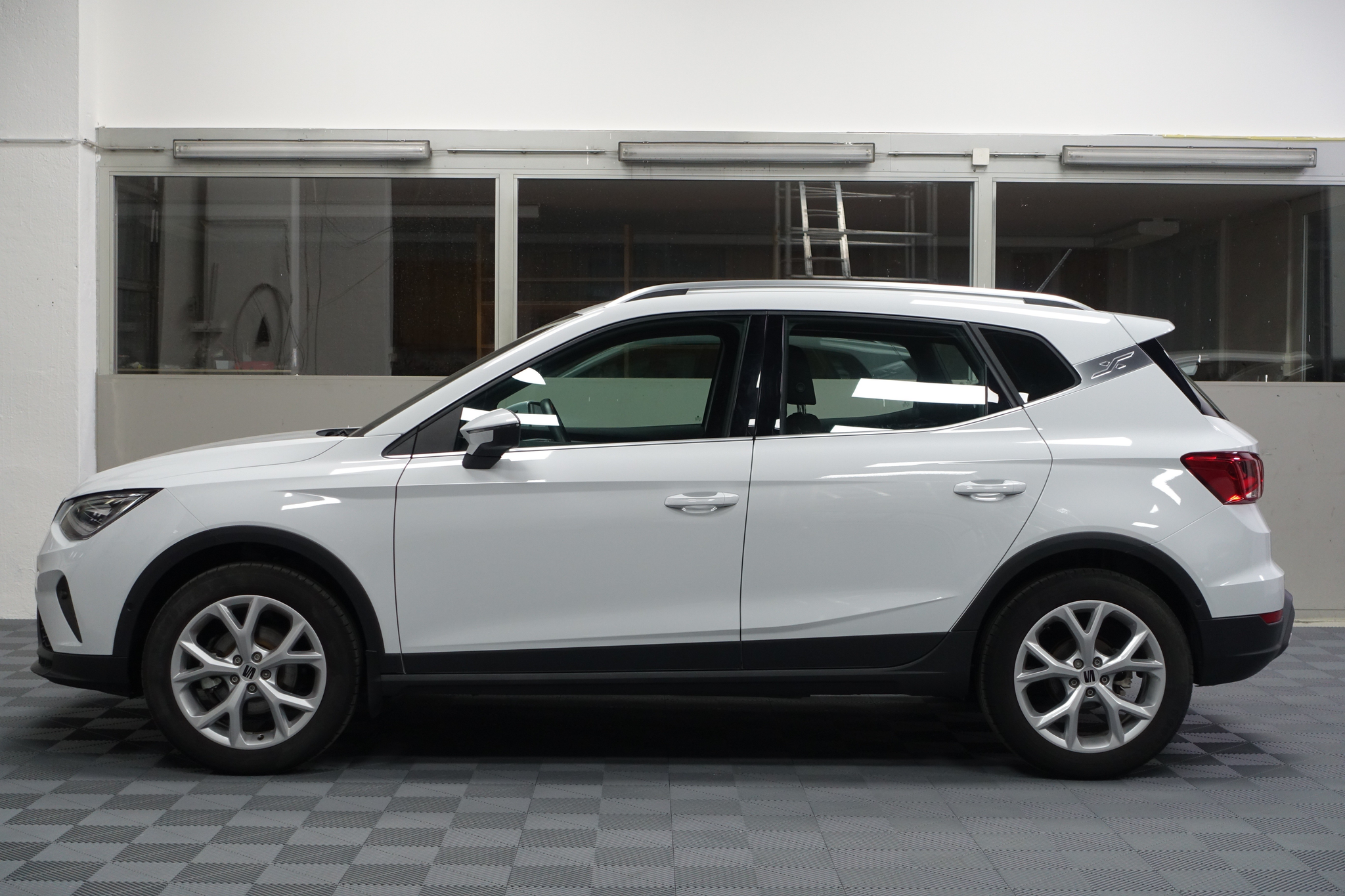 listing desktop thumbnail image 2