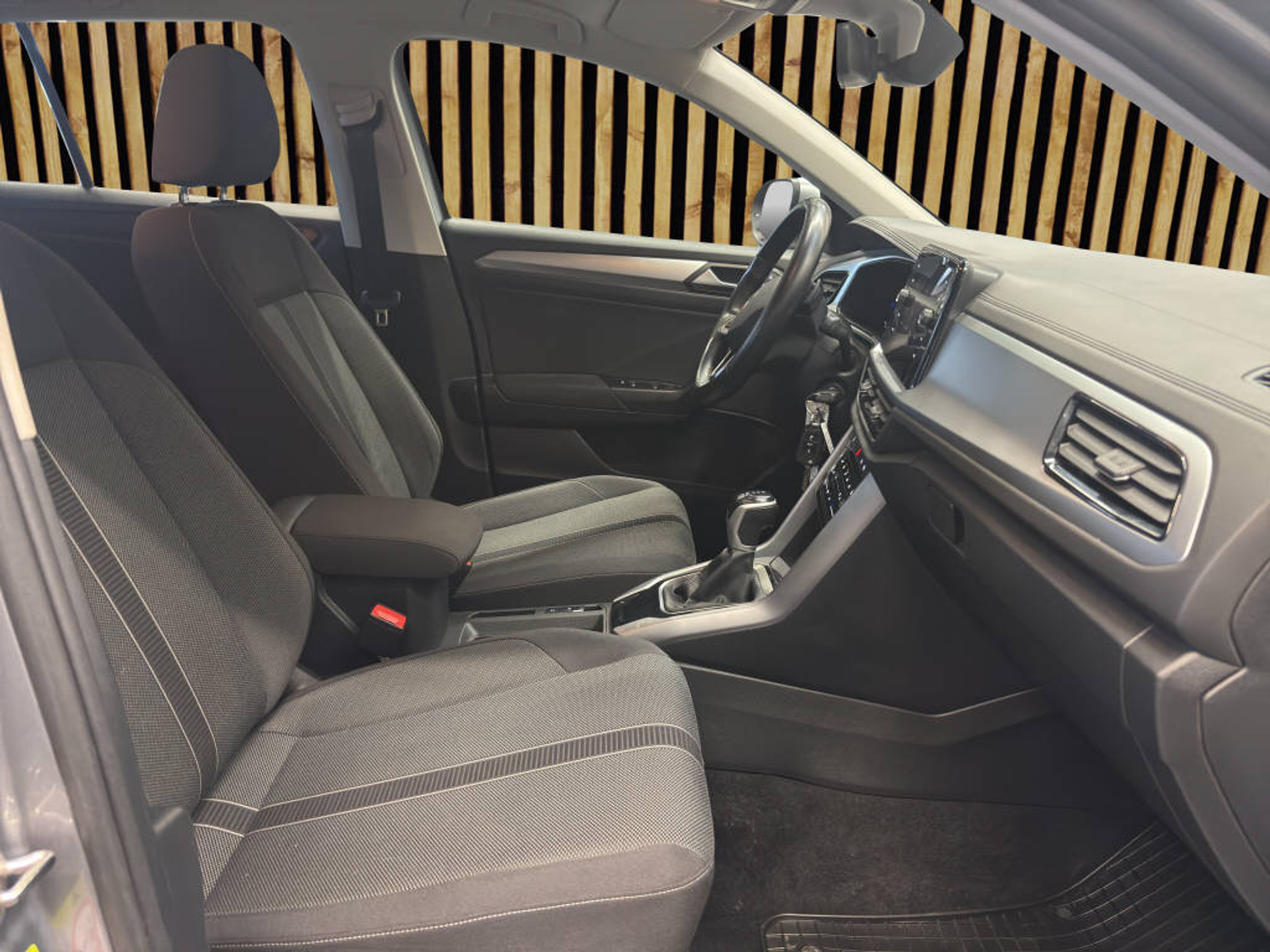 listing desktop thumbnail image 4