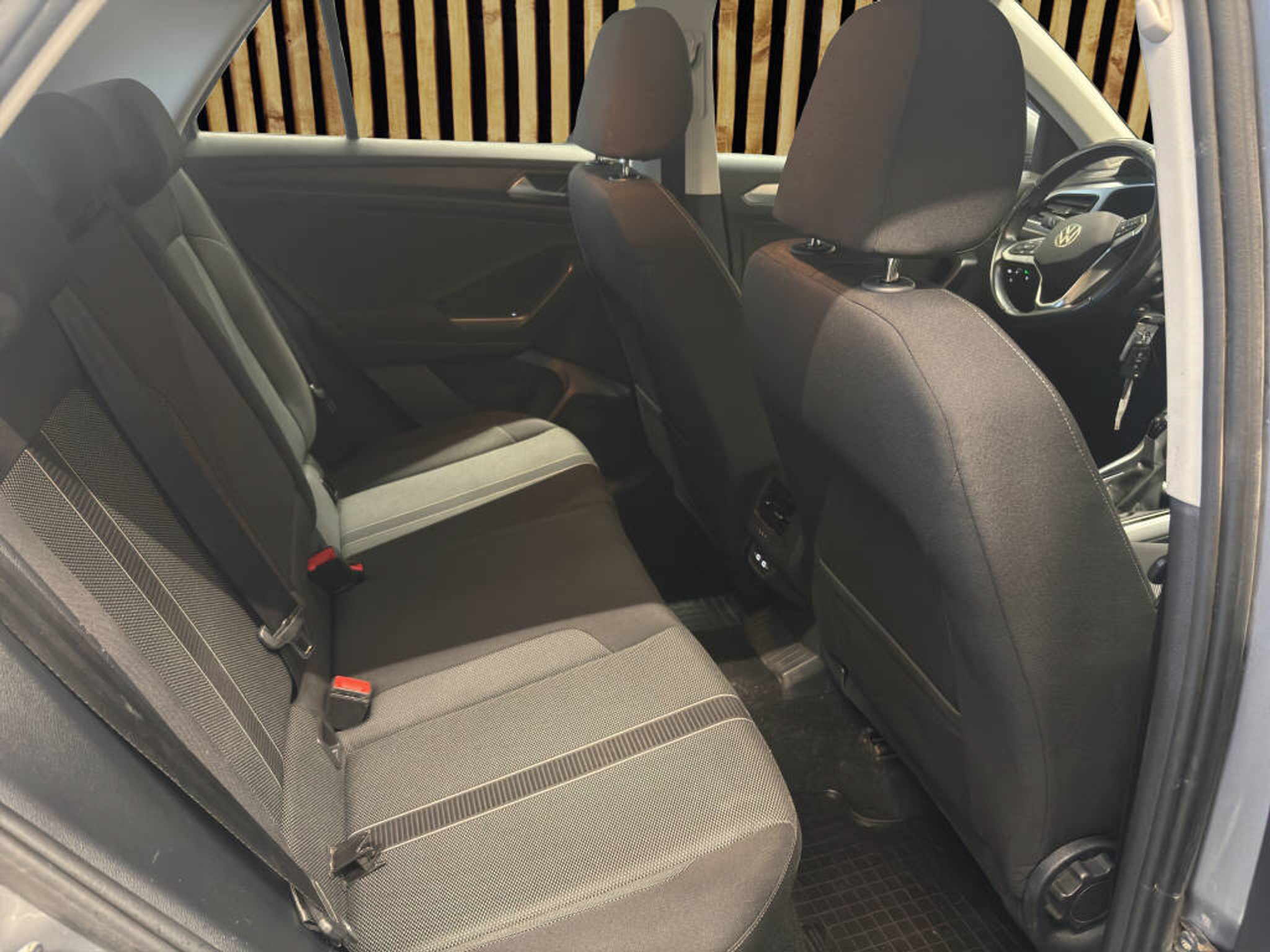 listing desktop thumbnail image 5