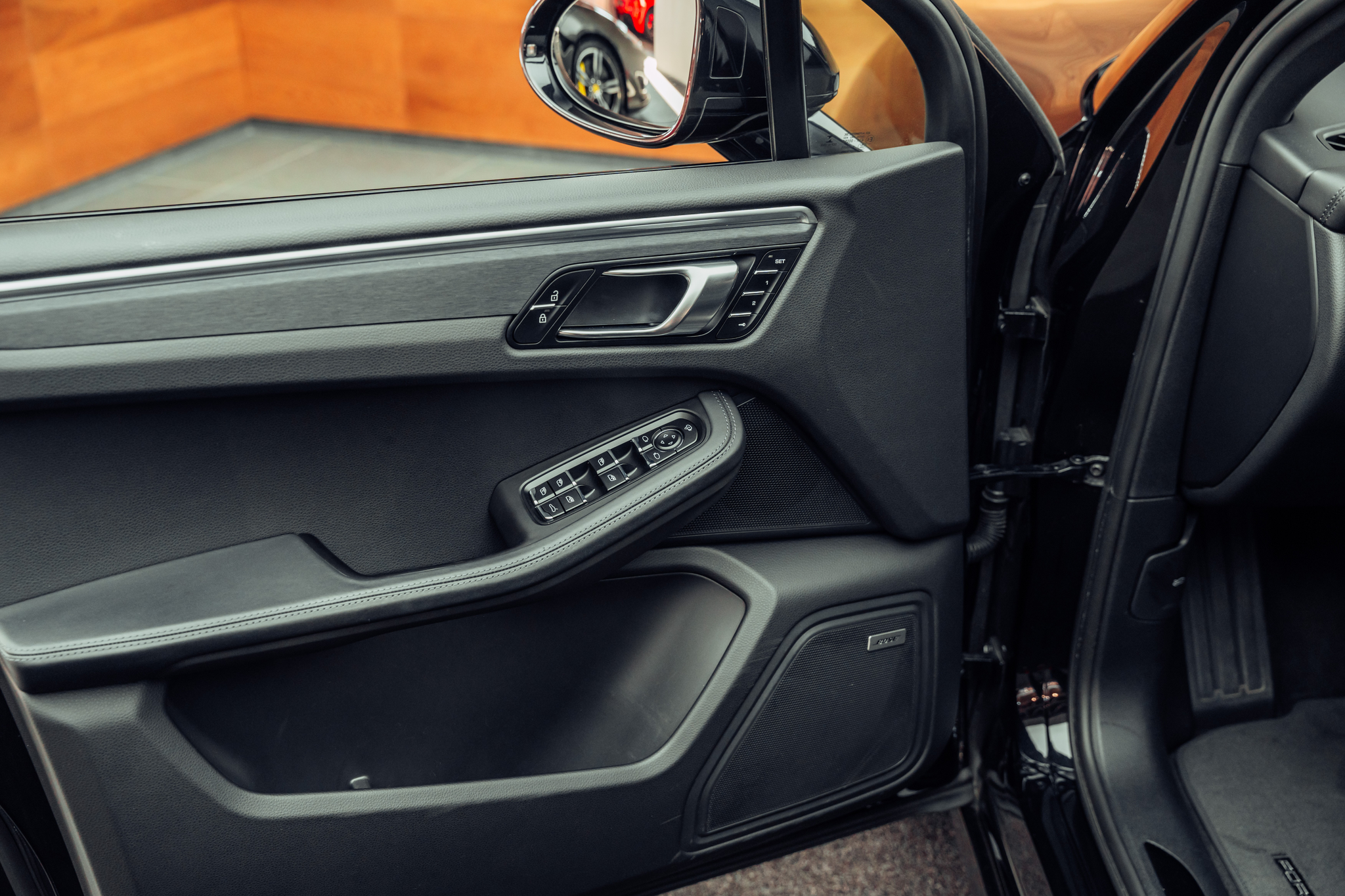 listing desktop thumbnail image 11