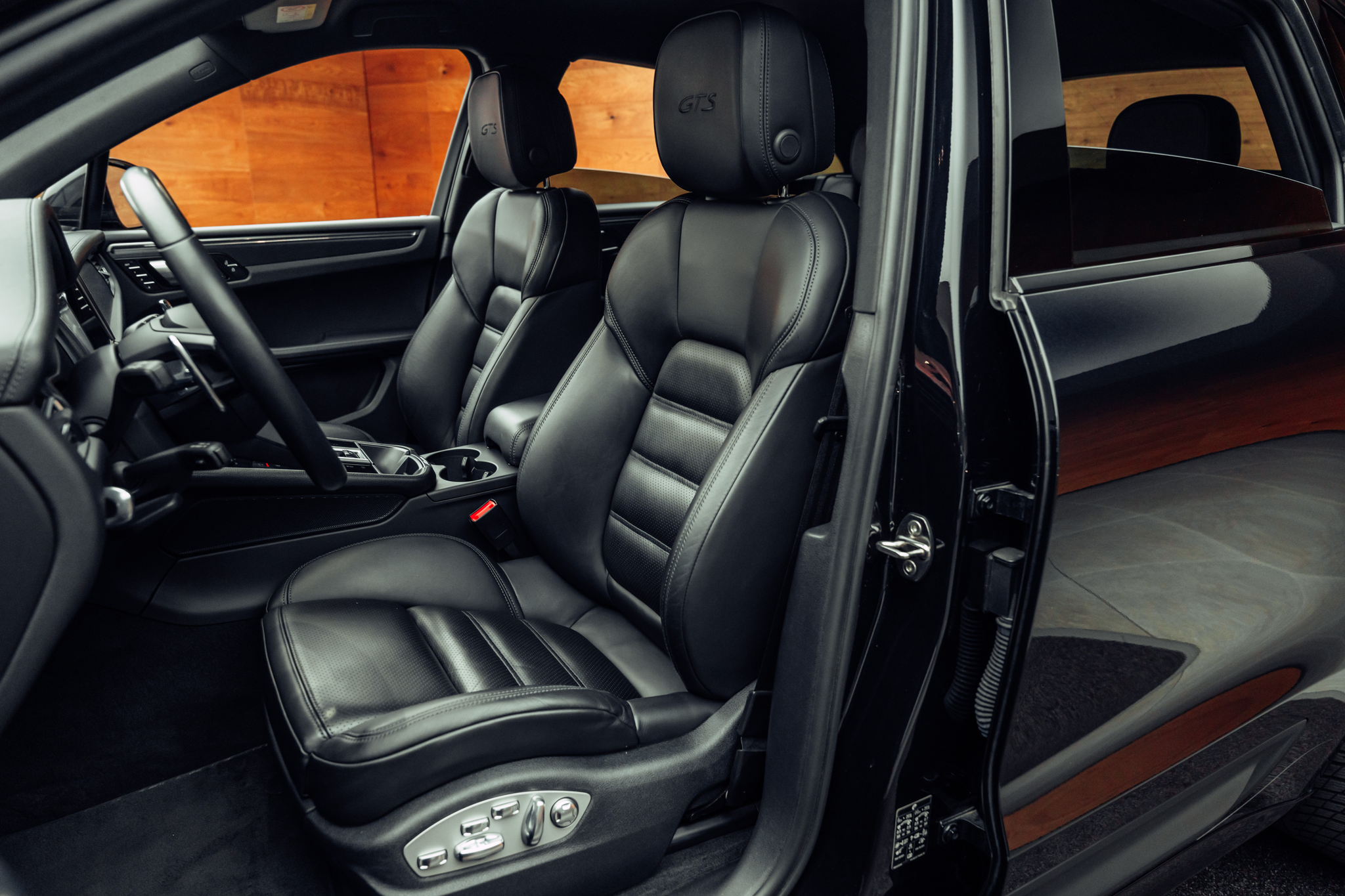 listing desktop thumbnail image 6