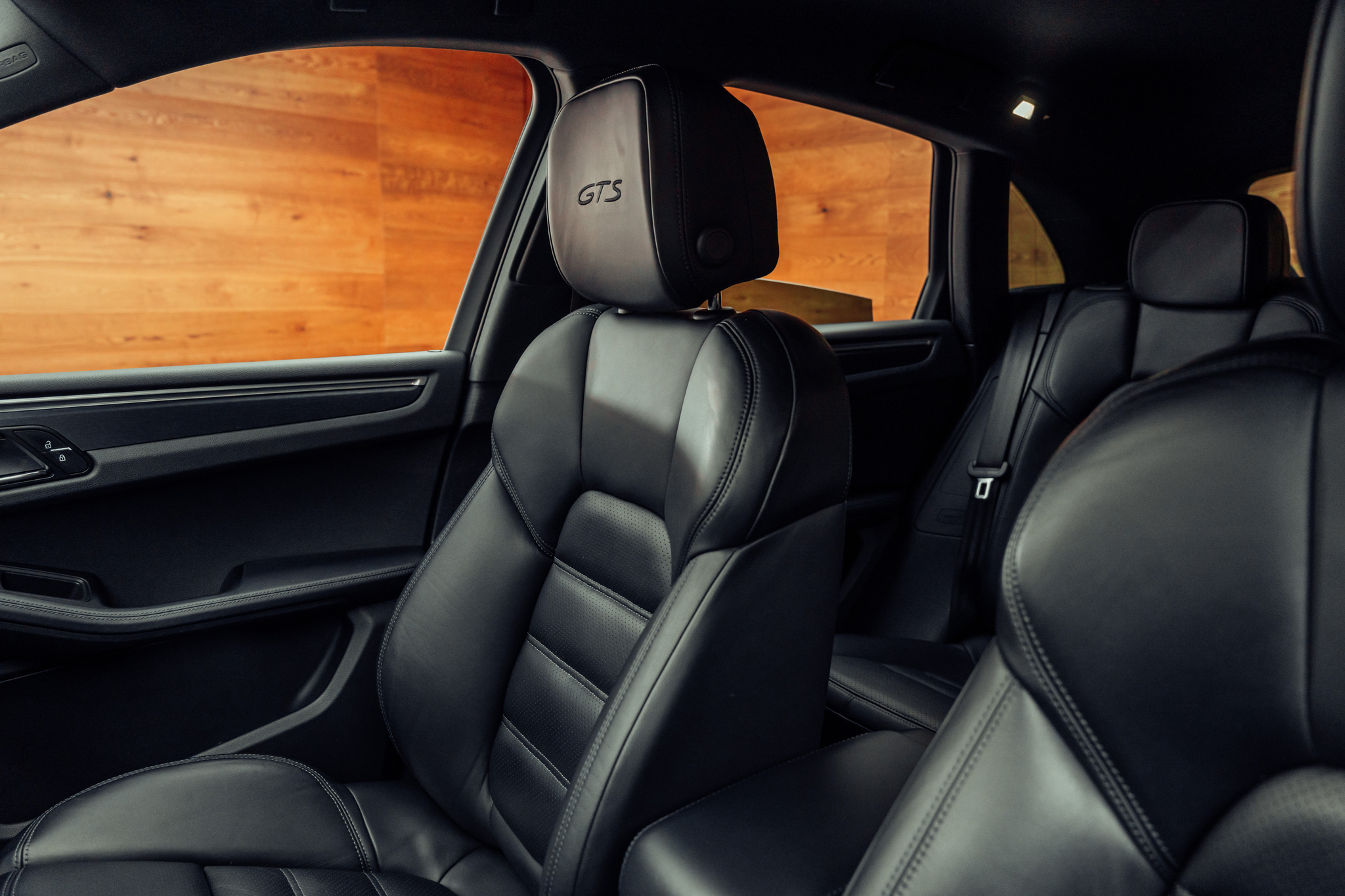 listing desktop thumbnail image 7