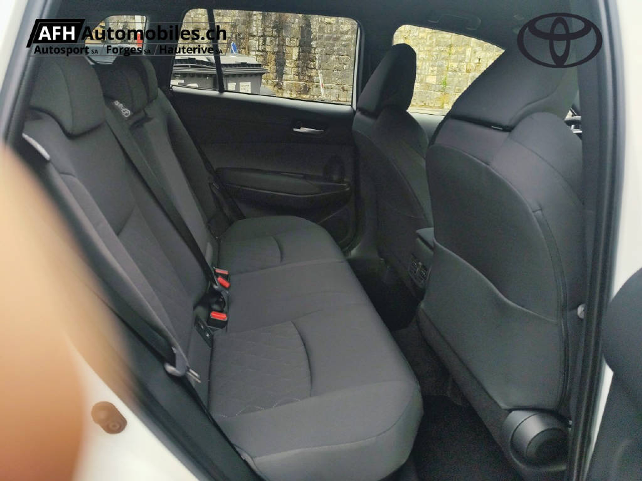 listing desktop thumbnail image 15