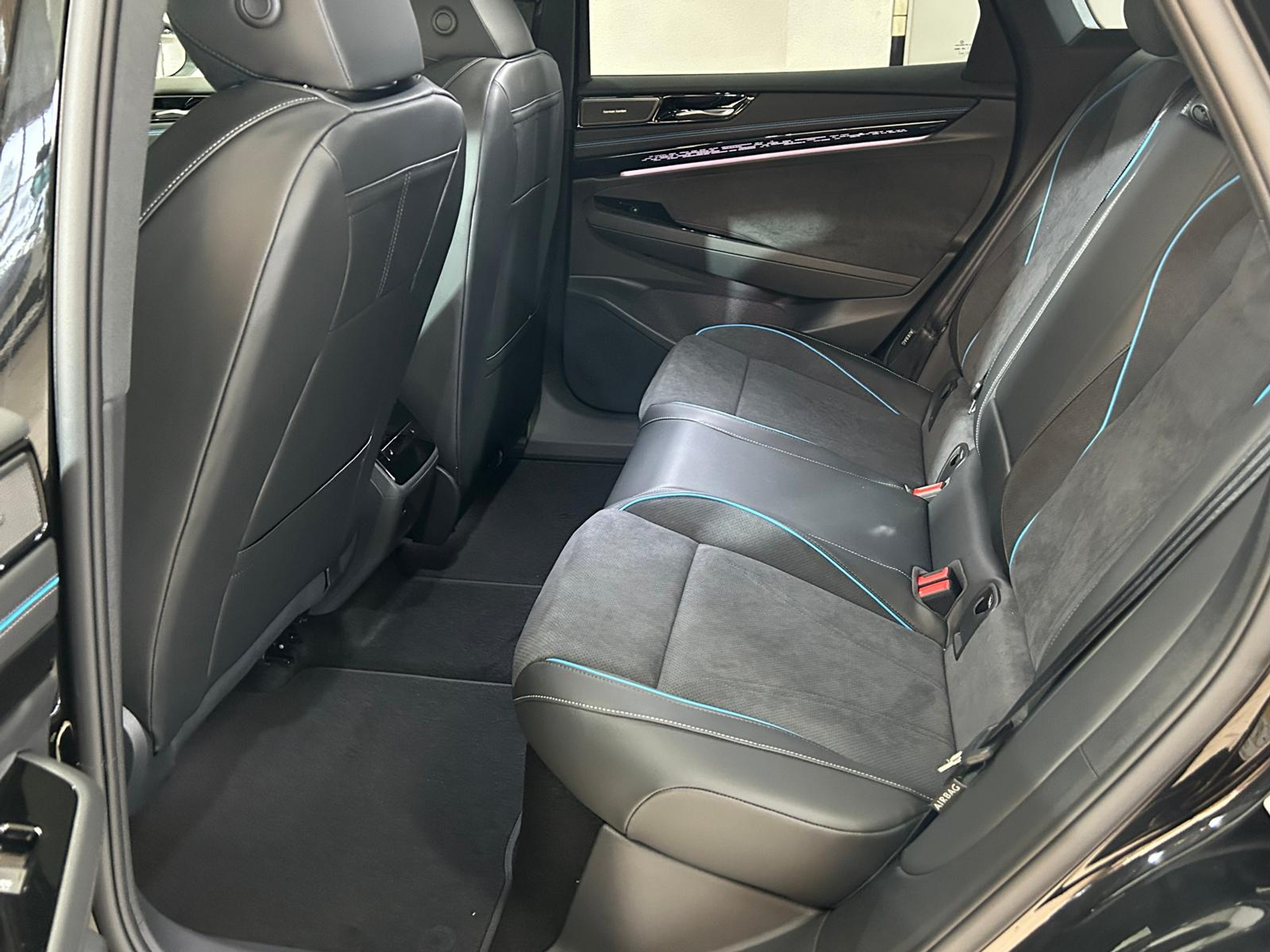 listing desktop thumbnail image 11