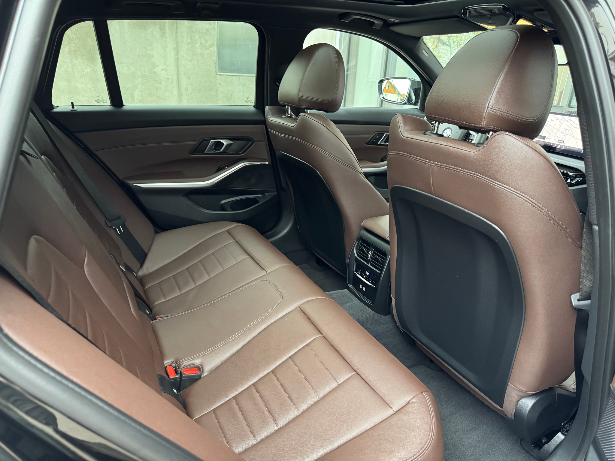 listing desktop thumbnail image 25