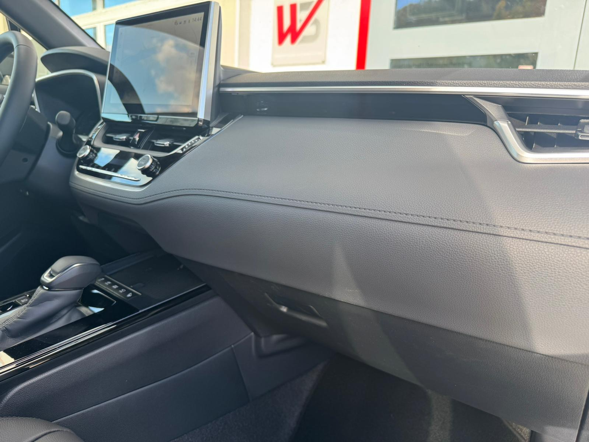 listing desktop thumbnail image 12