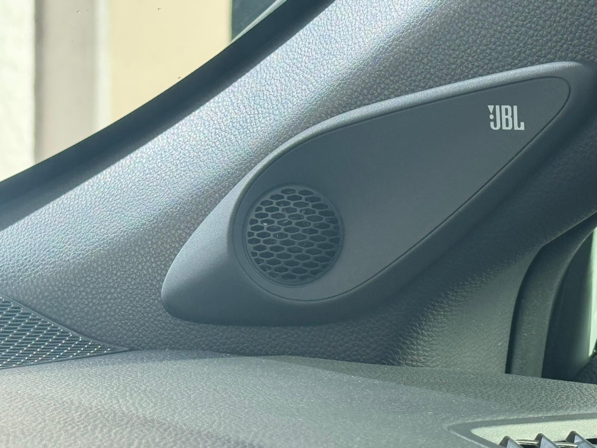 listing desktop thumbnail image 21