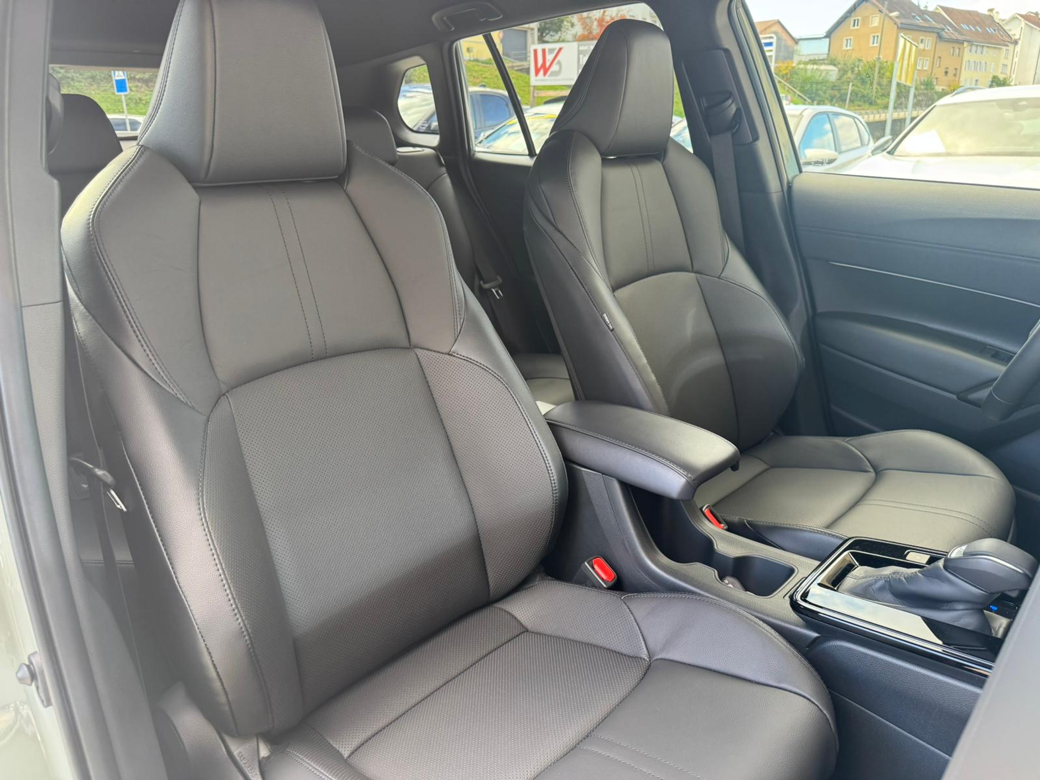 listing desktop thumbnail image 11