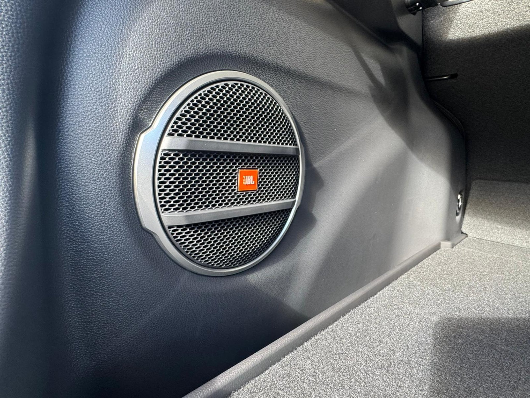 listing desktop thumbnail image 14