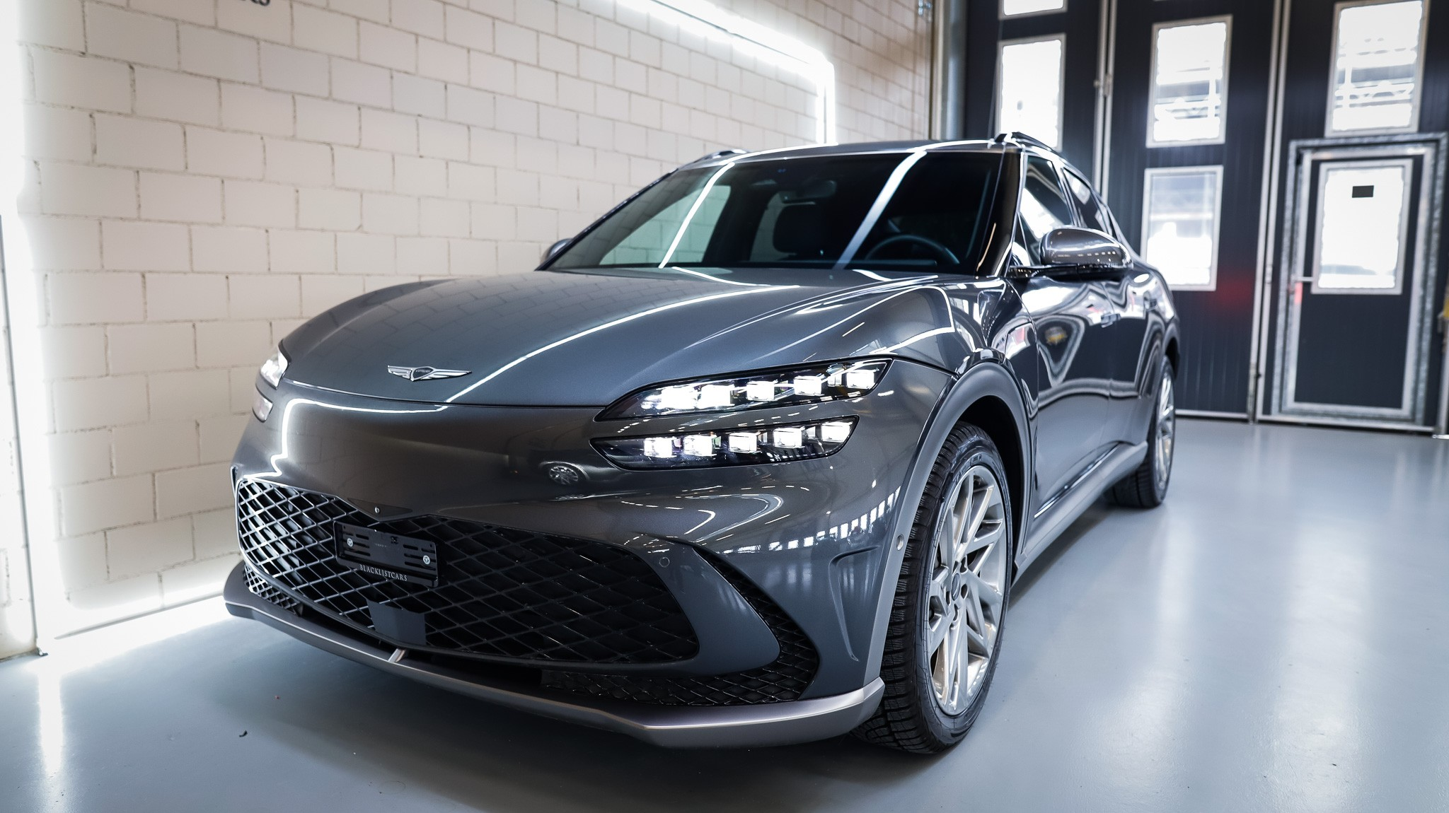 listing desktop thumbnail image 1