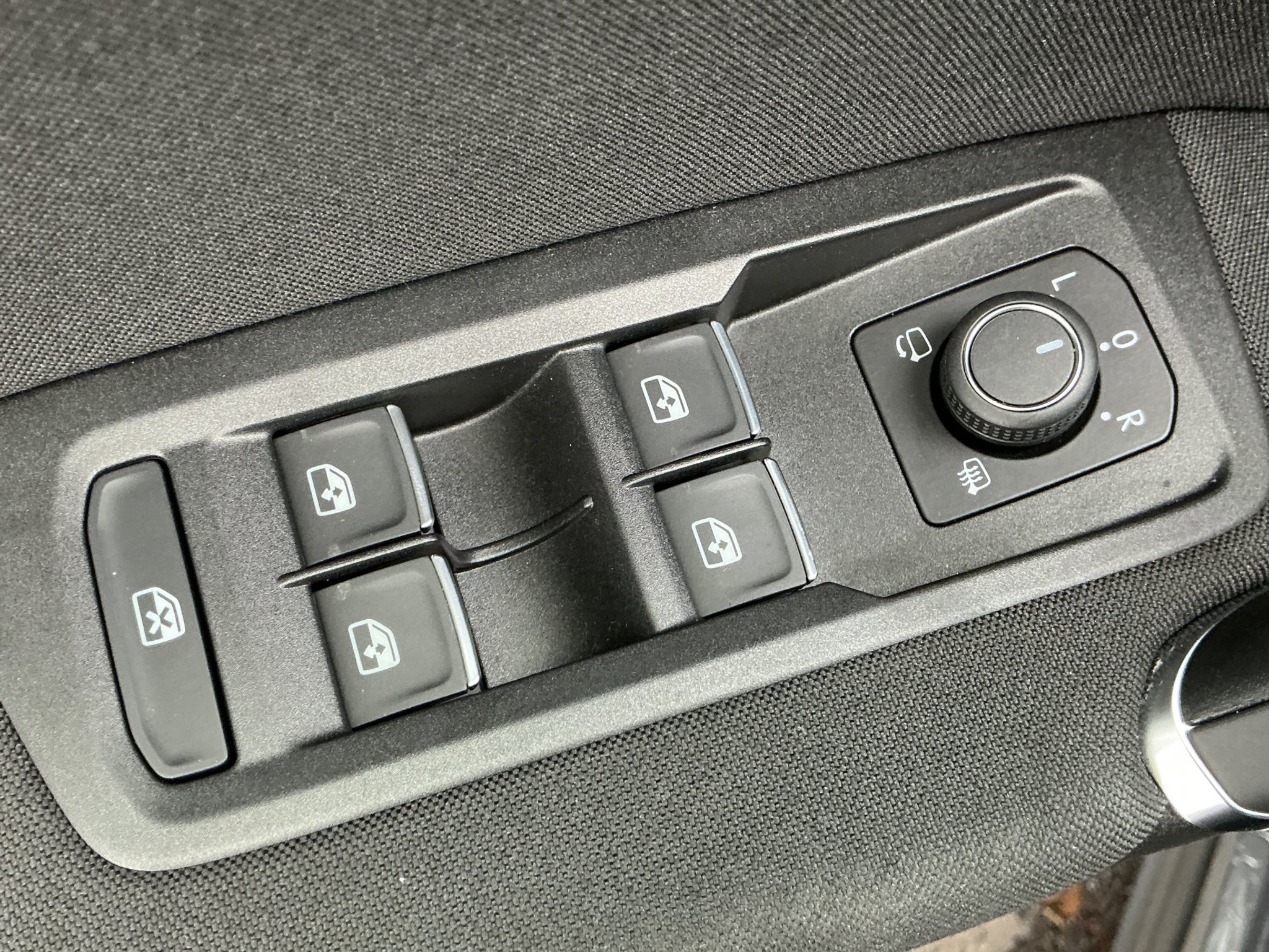 listing desktop thumbnail image 25