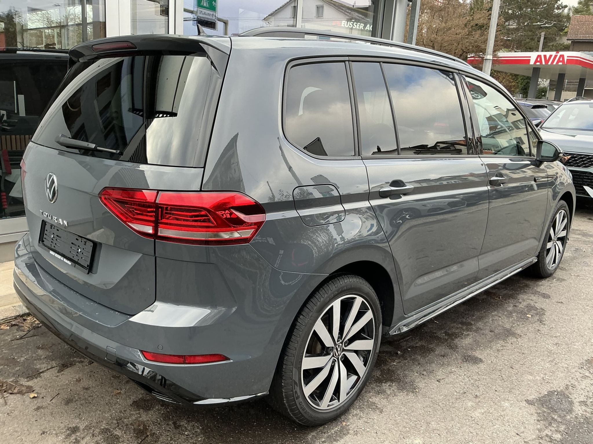 listing desktop thumbnail image 3