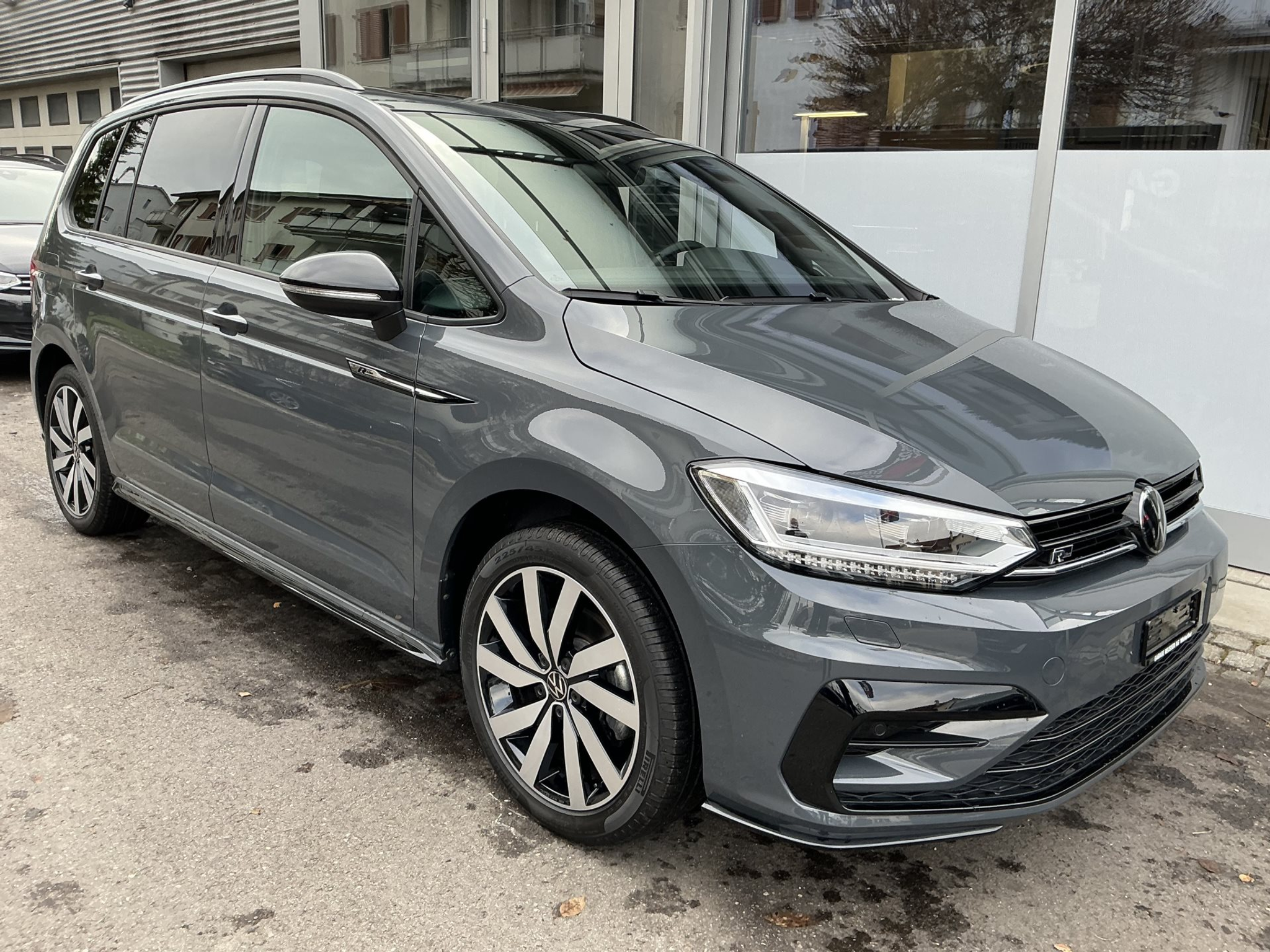 listing desktop thumbnail image 2