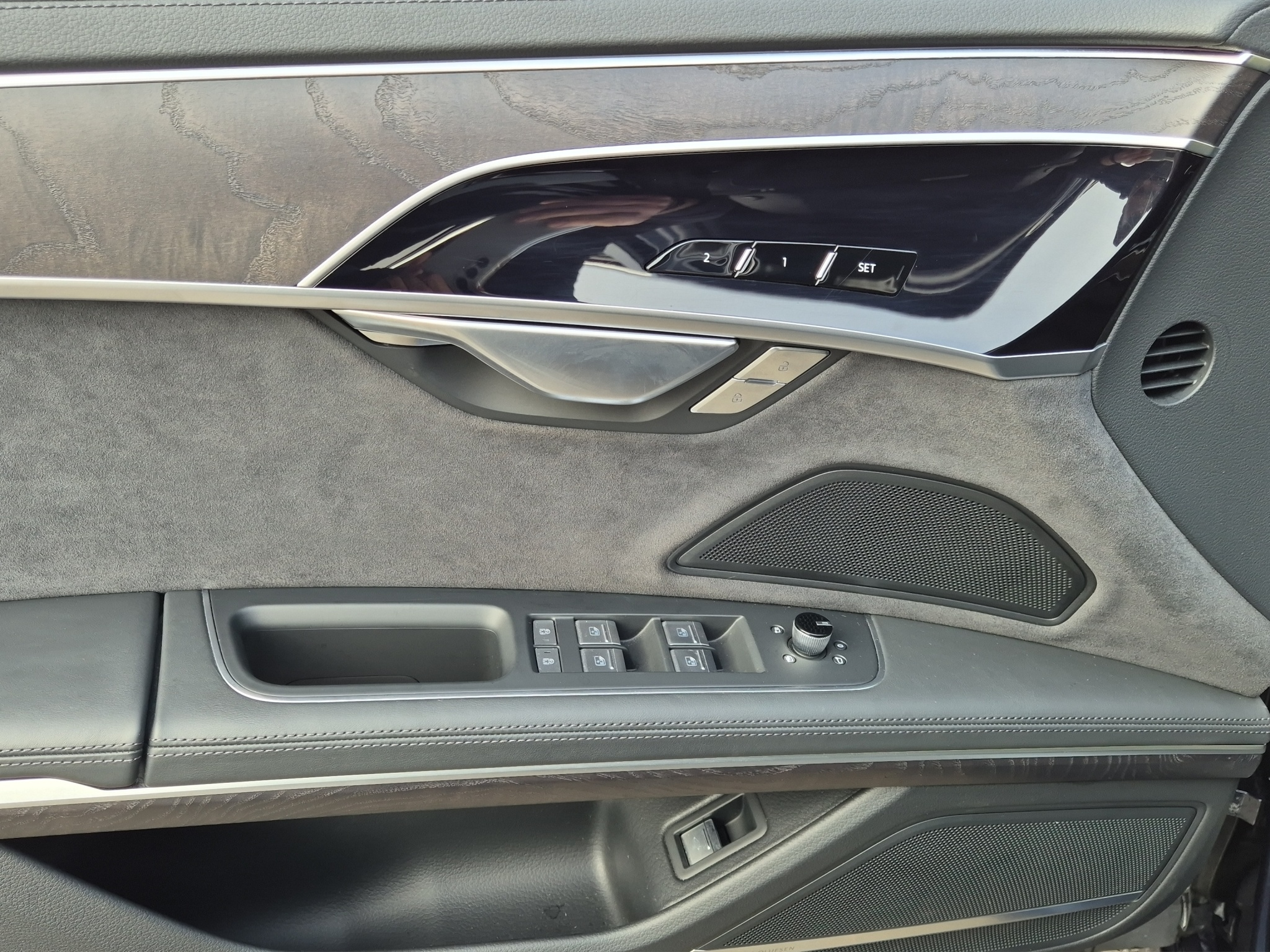 listing desktop thumbnail image 13