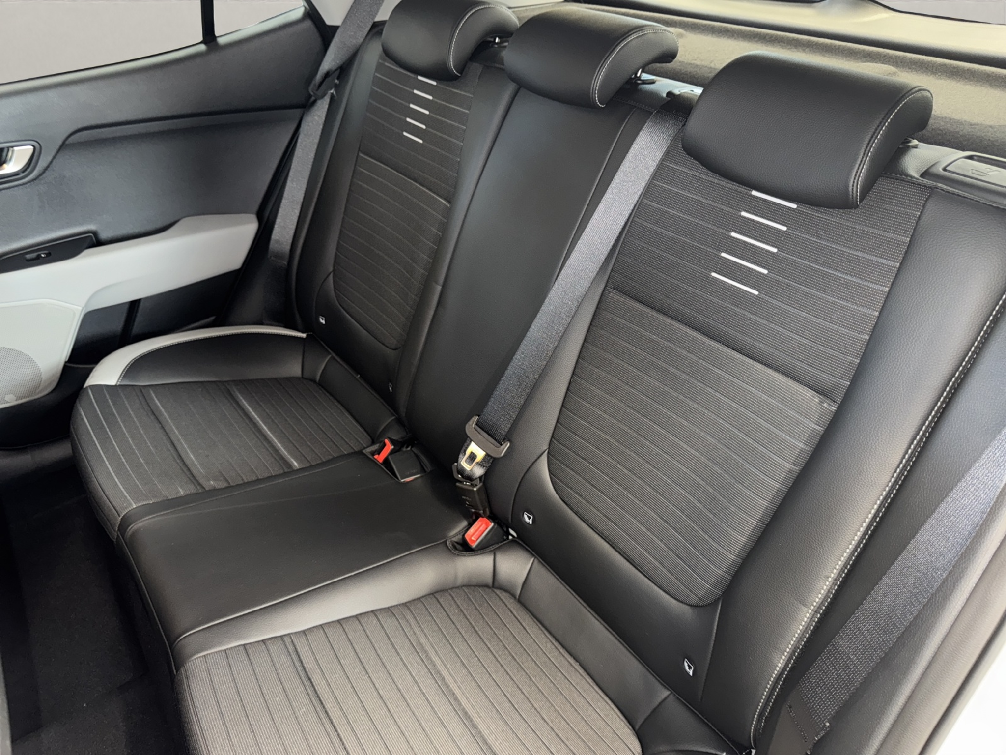 listing desktop thumbnail image 12