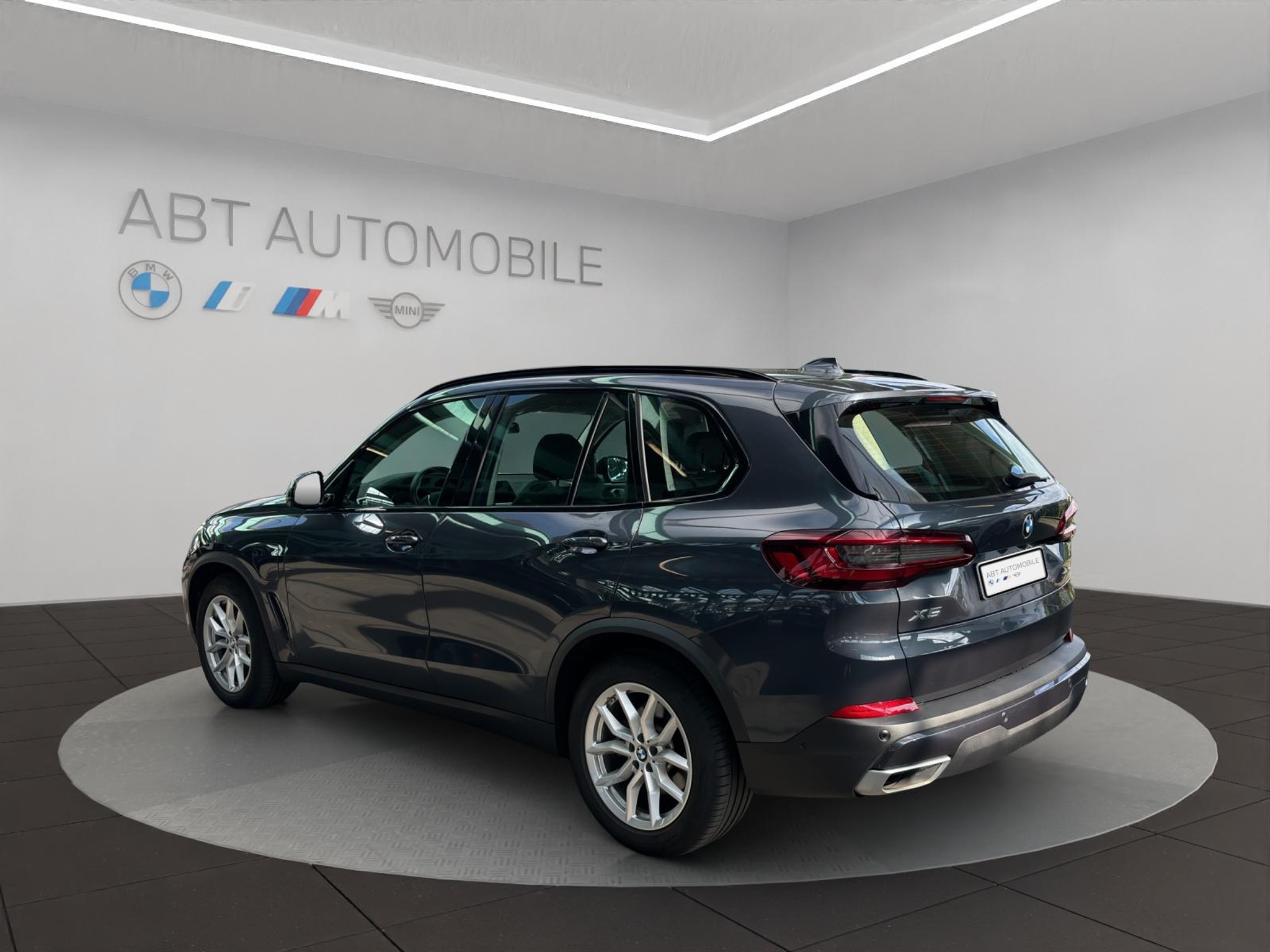 listing desktop thumbnail image 3