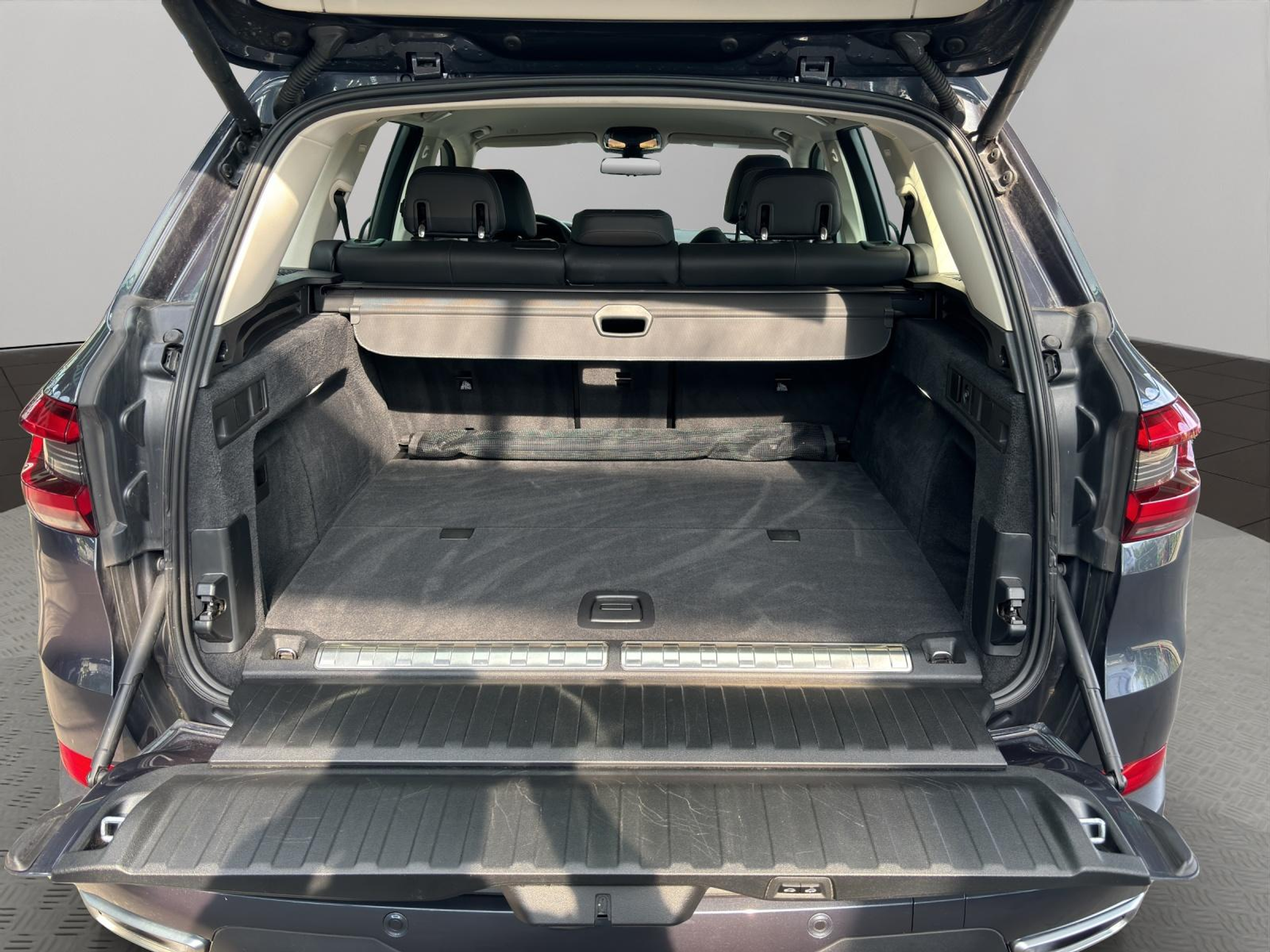 listing desktop thumbnail image 14