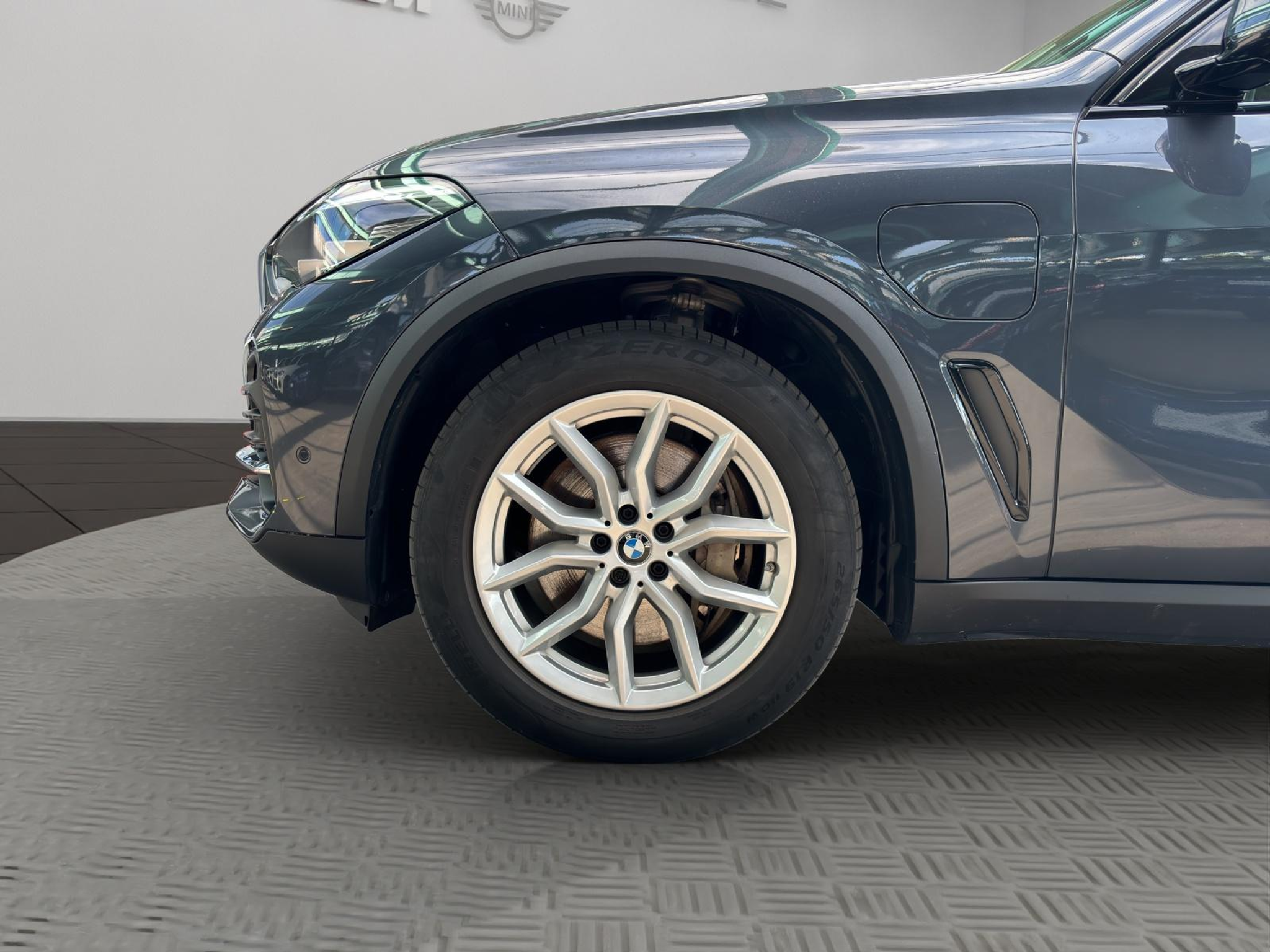 listing desktop thumbnail image 15