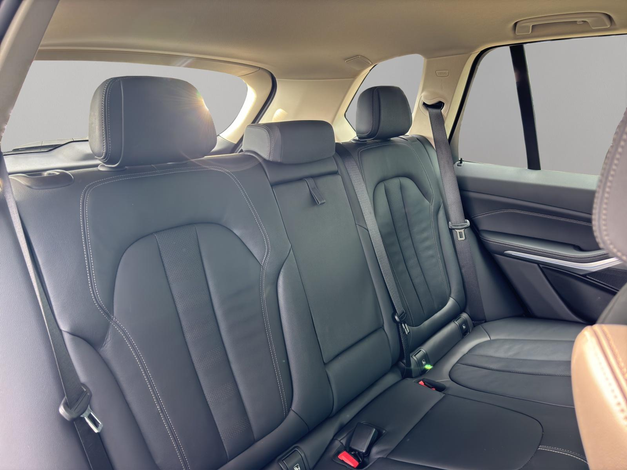 listing desktop thumbnail image 11