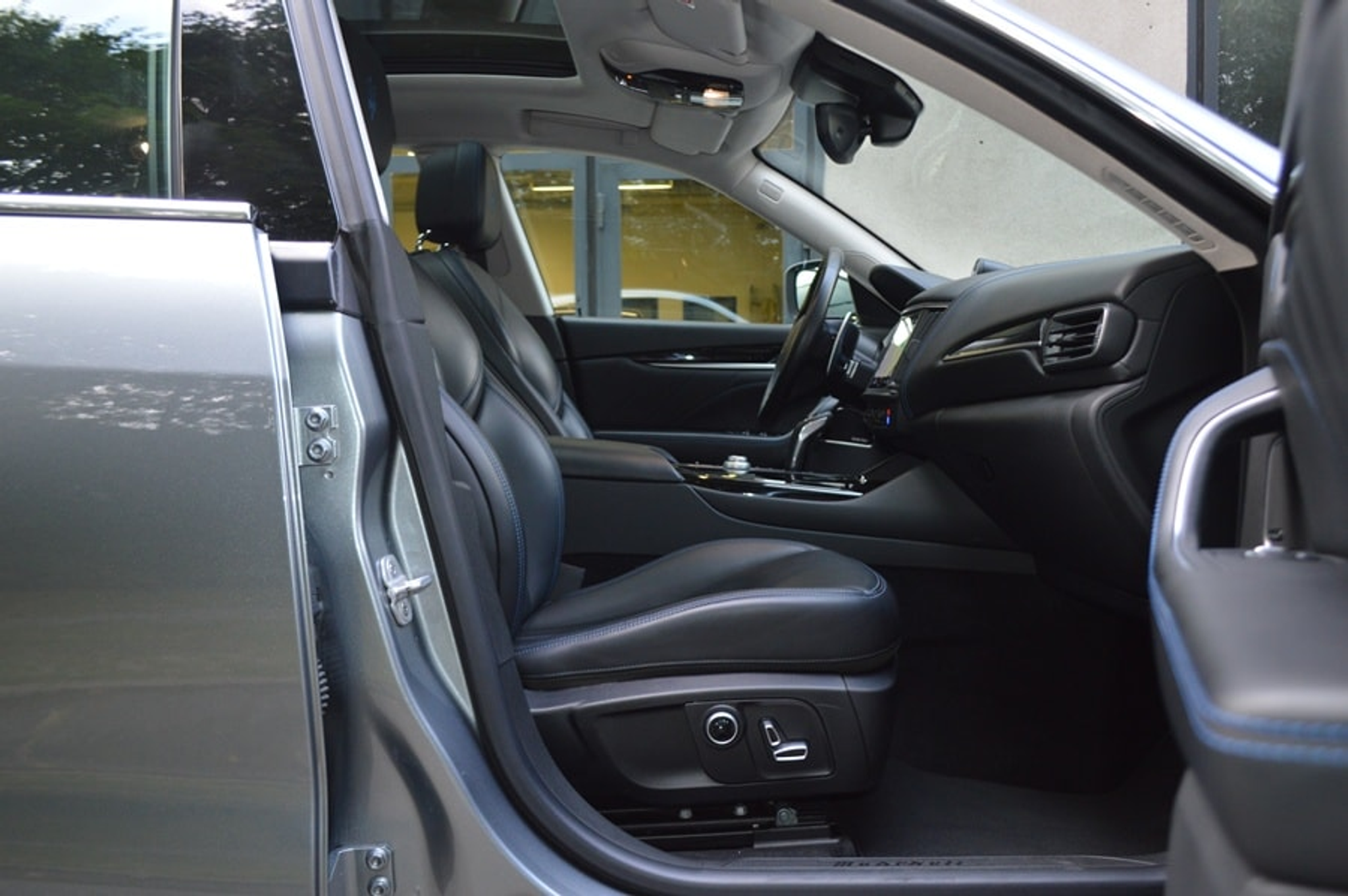 listing desktop thumbnail image 7