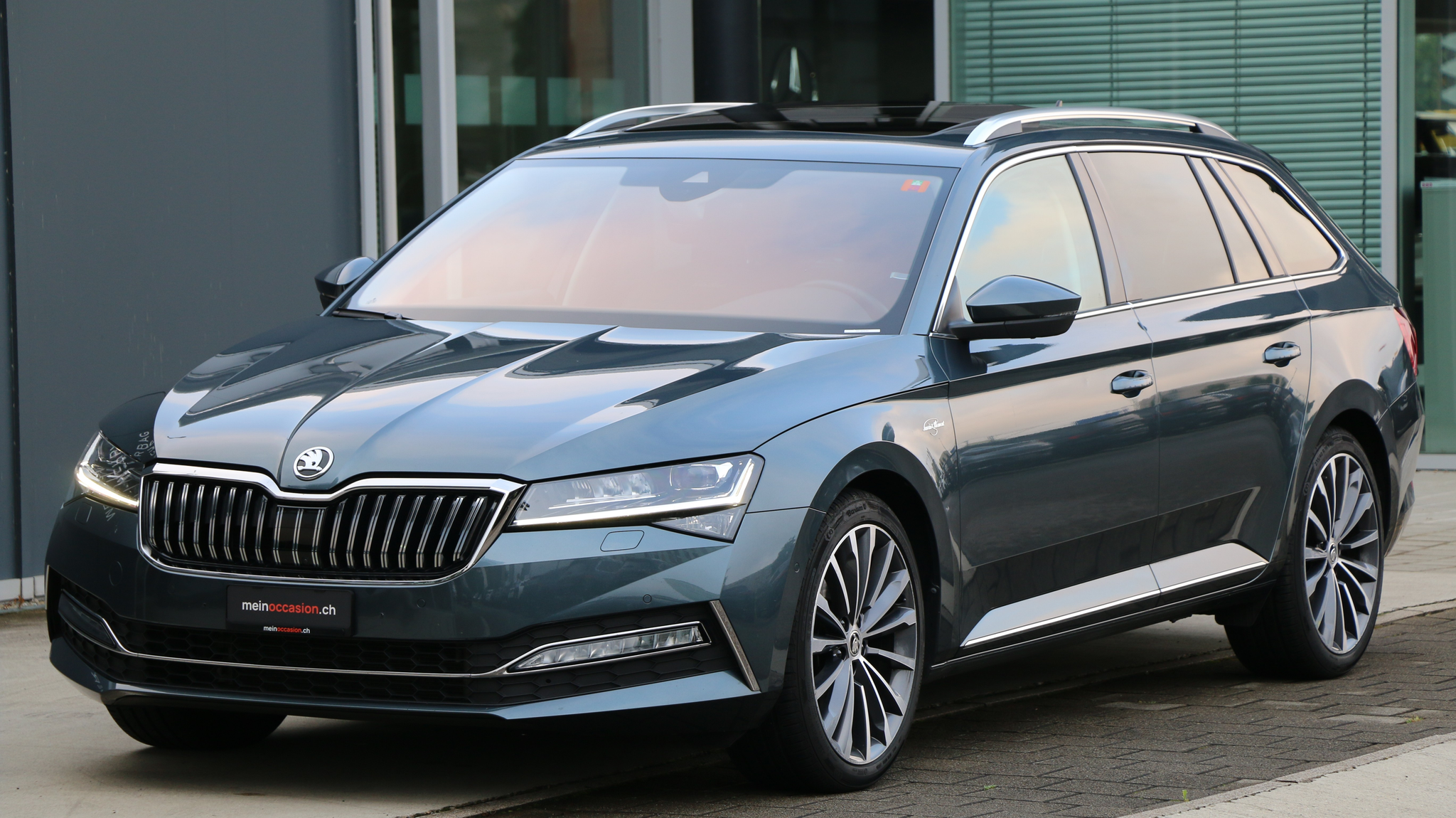 listing desktop thumbnail image 1