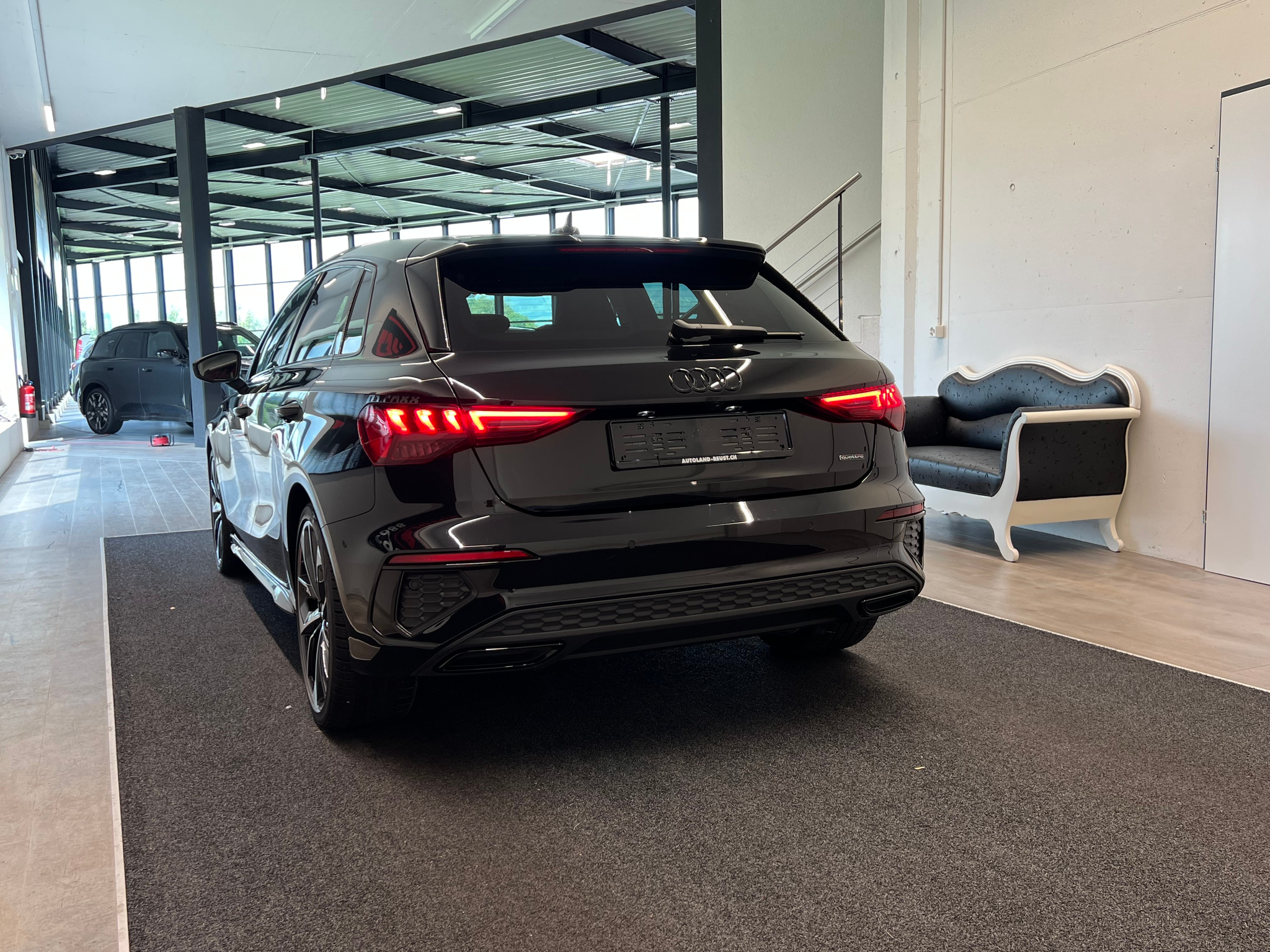 listing desktop thumbnail image 7