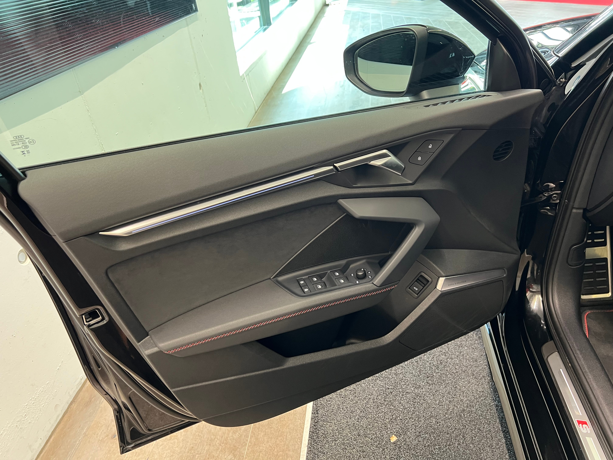 listing desktop thumbnail image 12