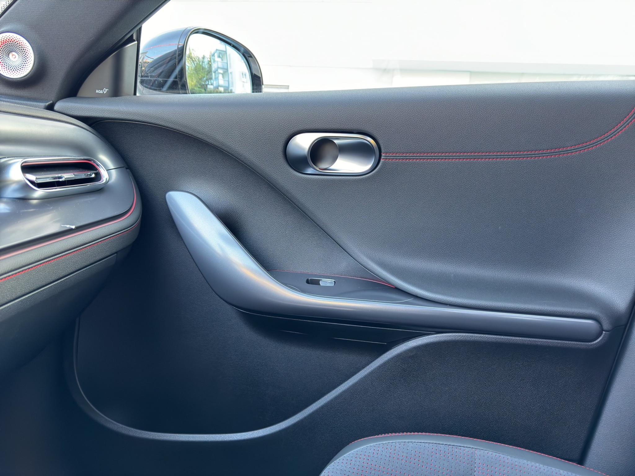 listing desktop thumbnail image 15