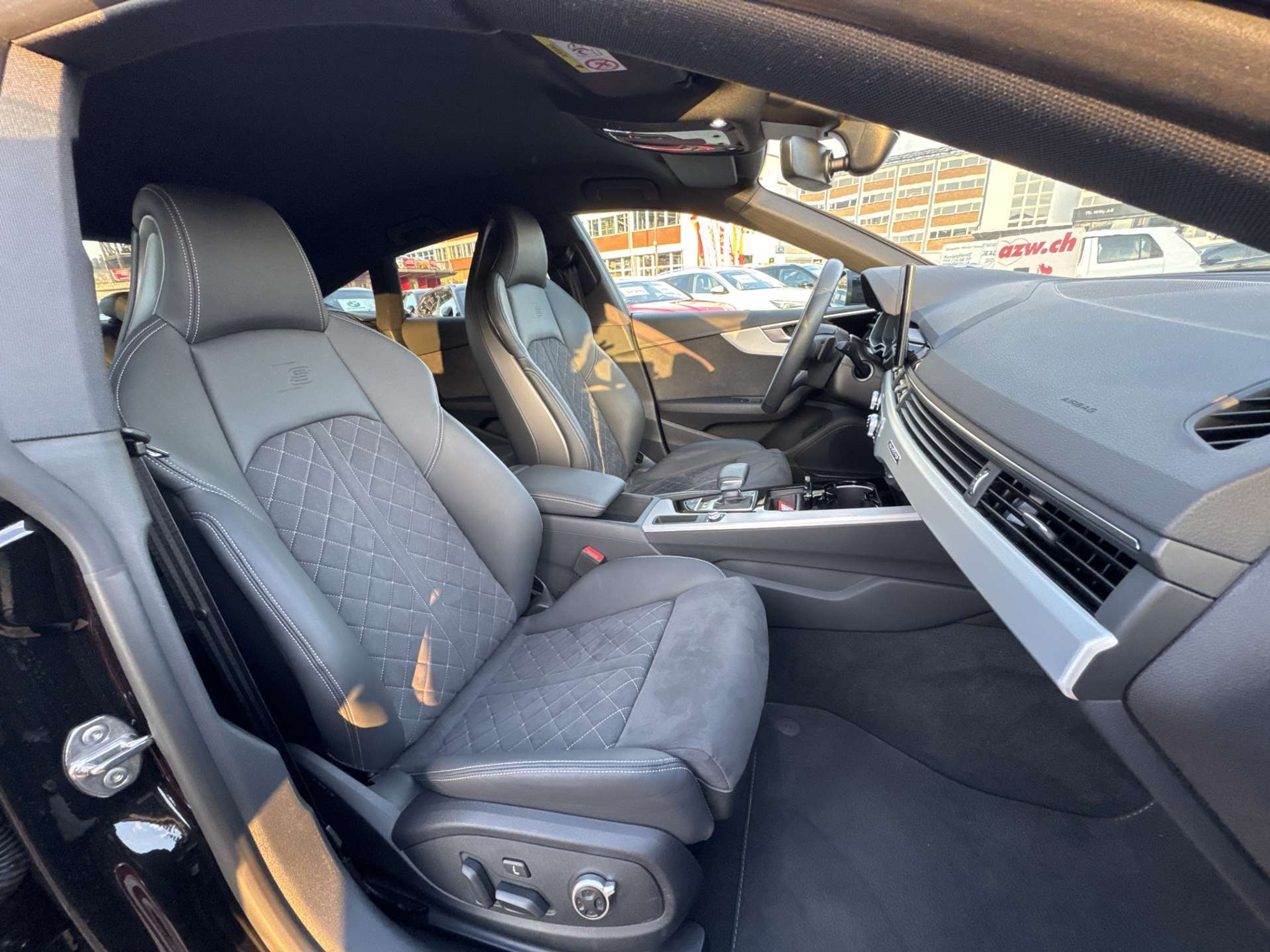 listing desktop thumbnail image 12