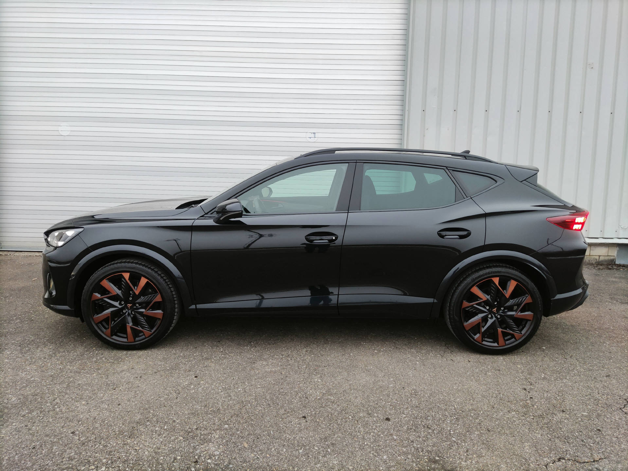 listing desktop thumbnail image 2