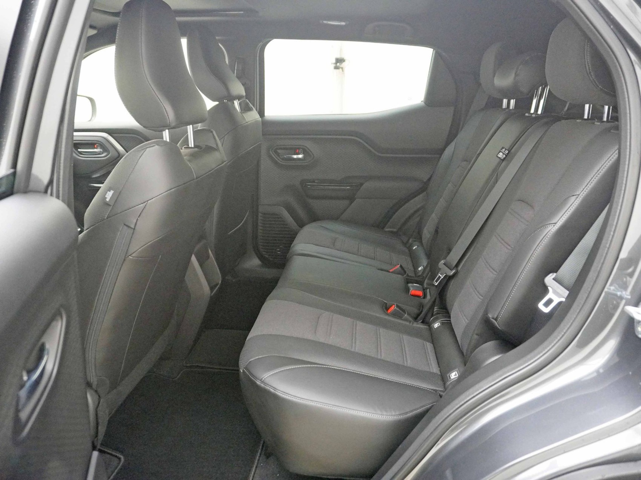 listing desktop thumbnail image 17