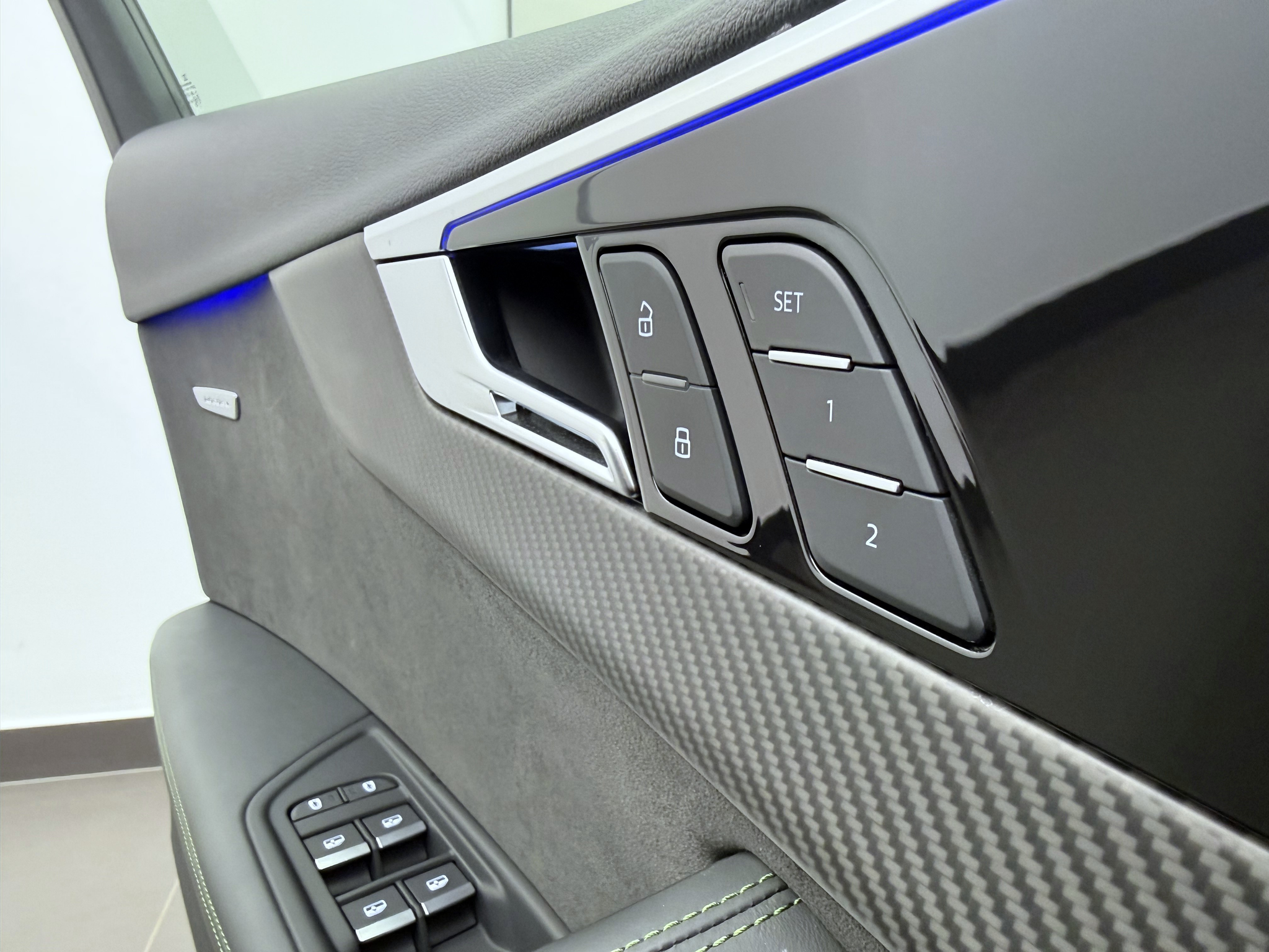 listing desktop thumbnail image 4