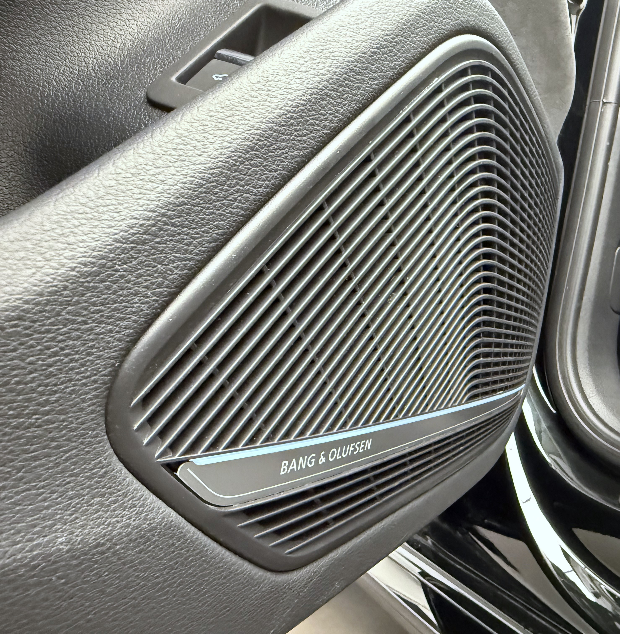 listing desktop thumbnail image 5