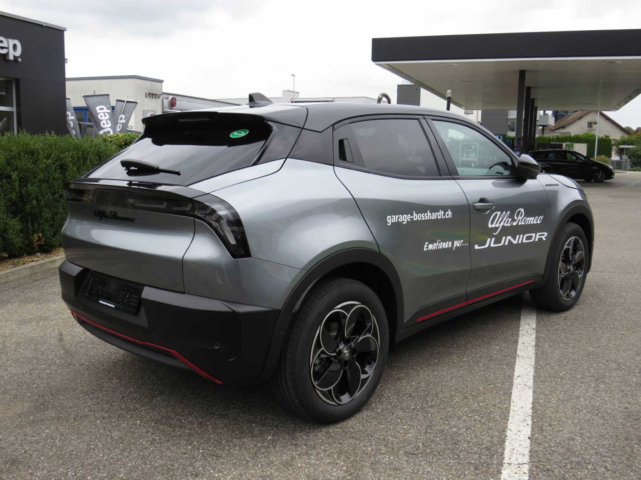 listing desktop thumbnail image 2