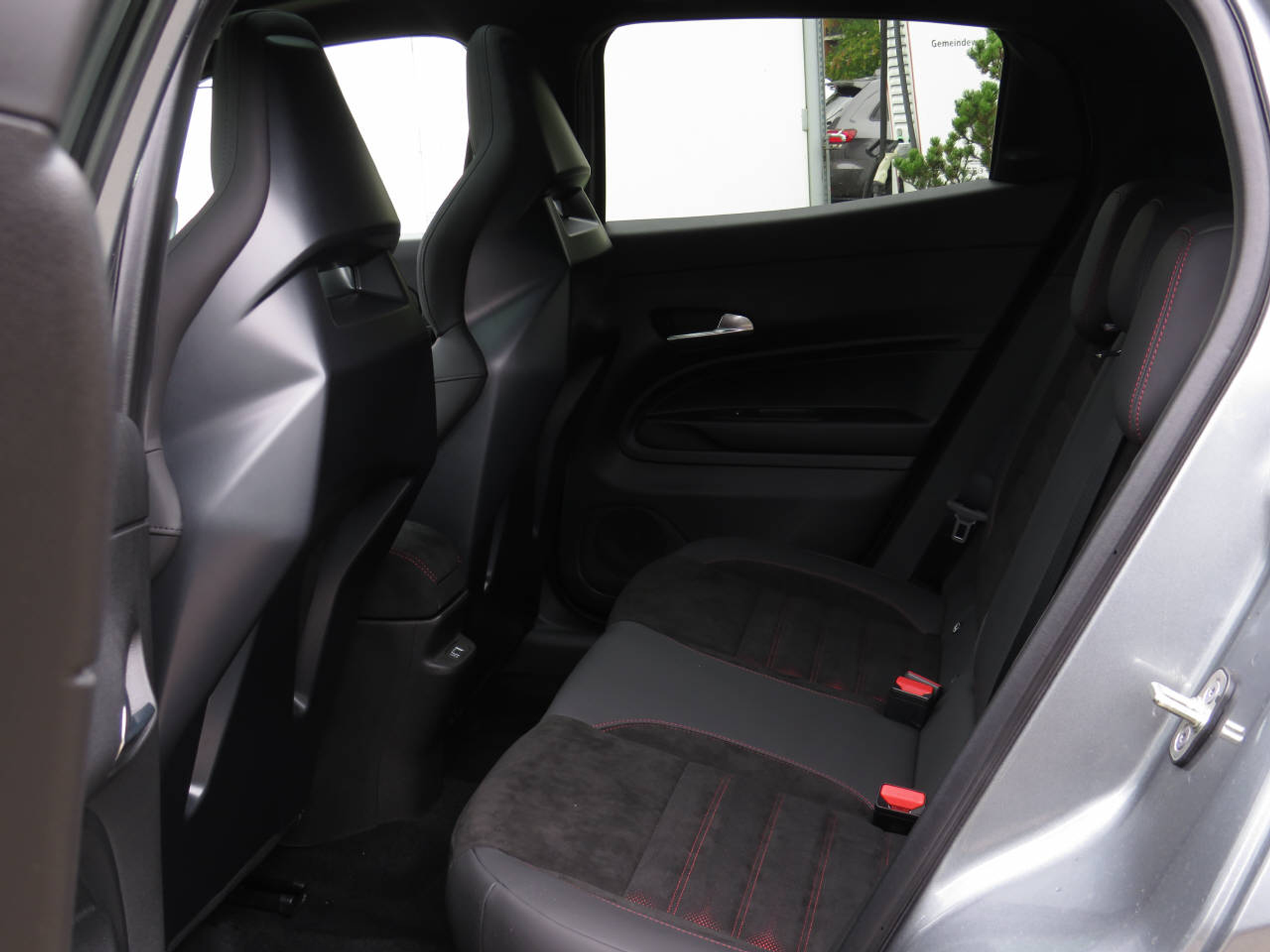 listing desktop thumbnail image 13