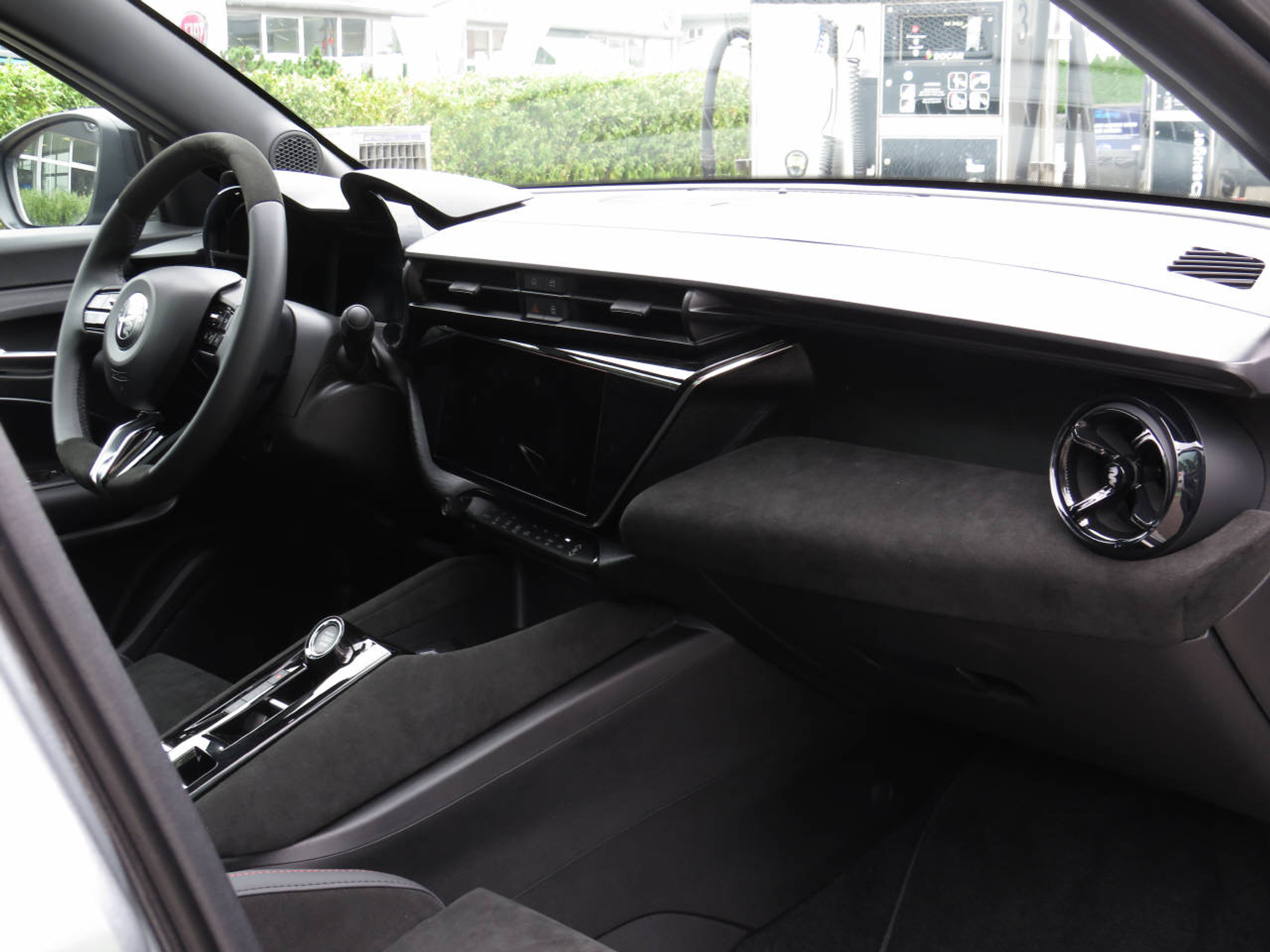 listing desktop thumbnail image 9