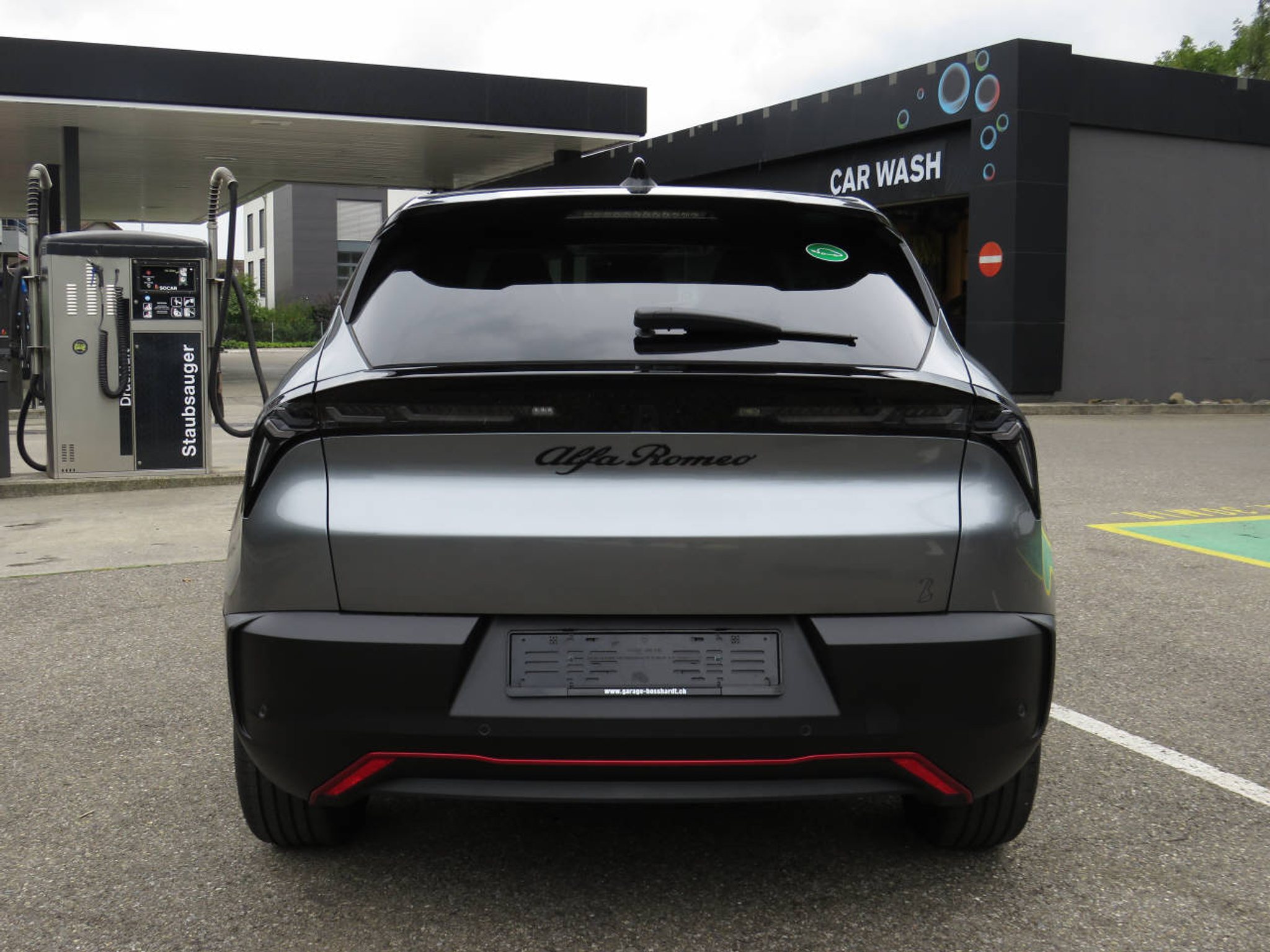 listing desktop thumbnail image 3