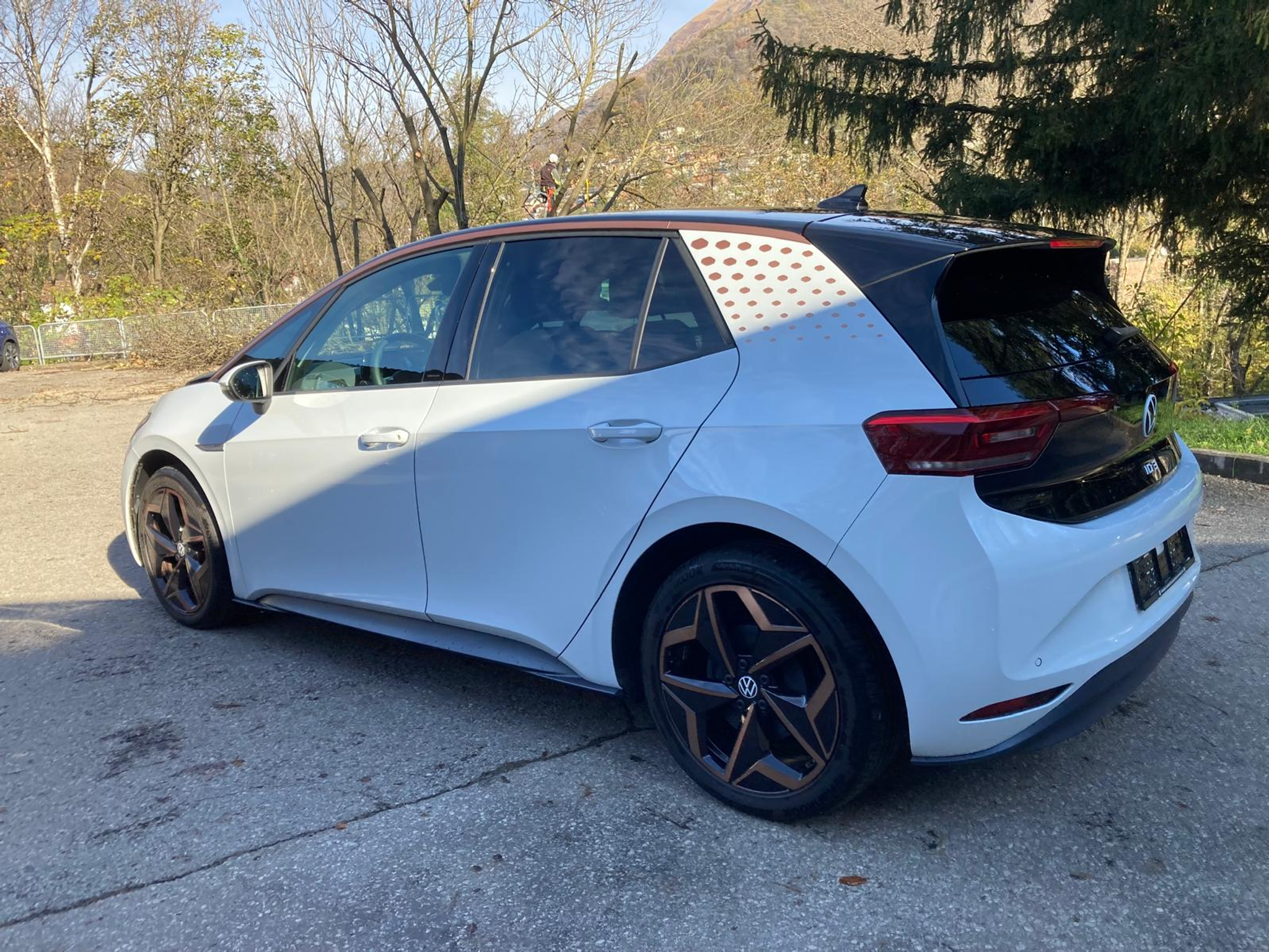 listing desktop thumbnail image 4